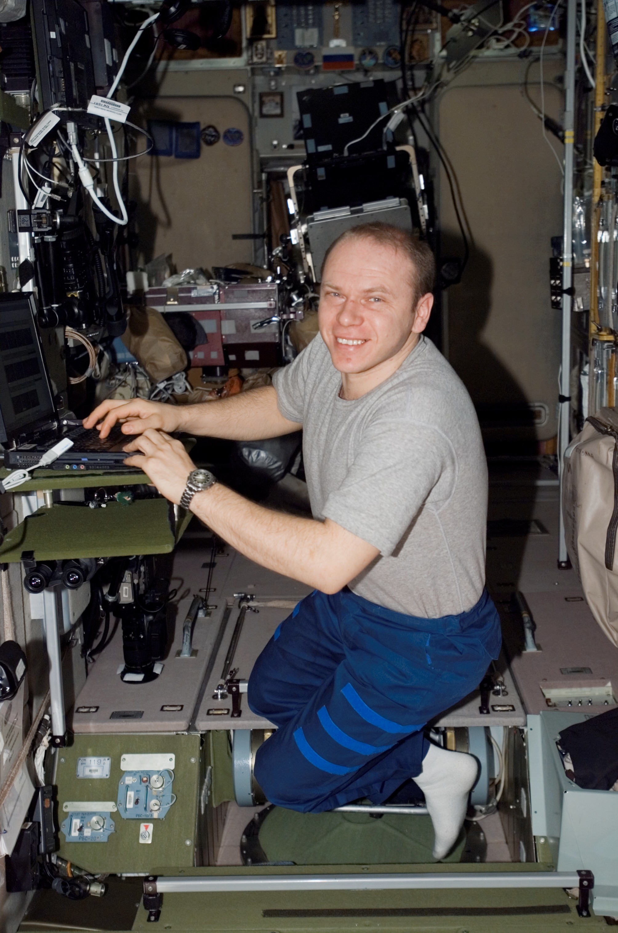 View of Kotov working at a Computer in the SM during Expedition 15