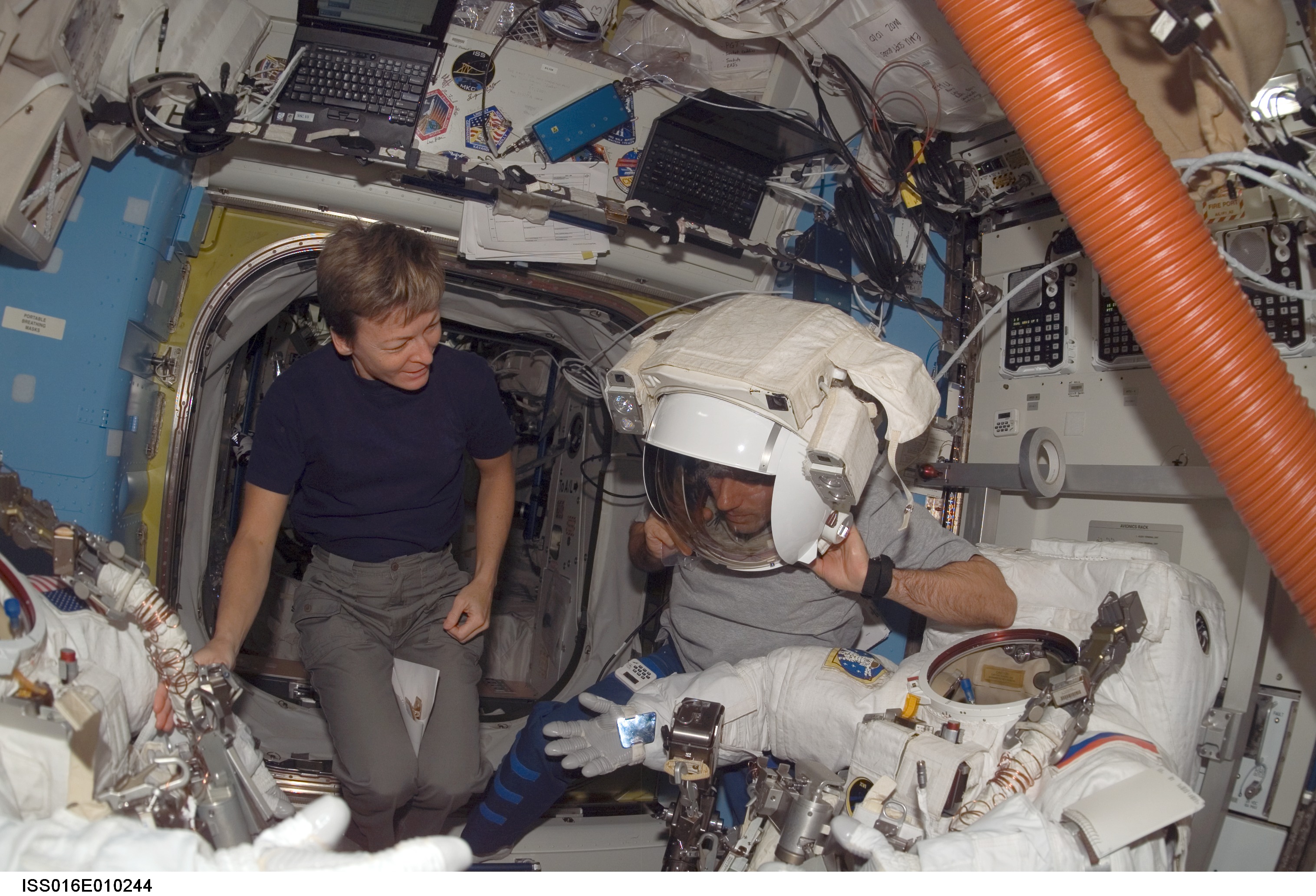 Whitson and Malenchenko in the A/L