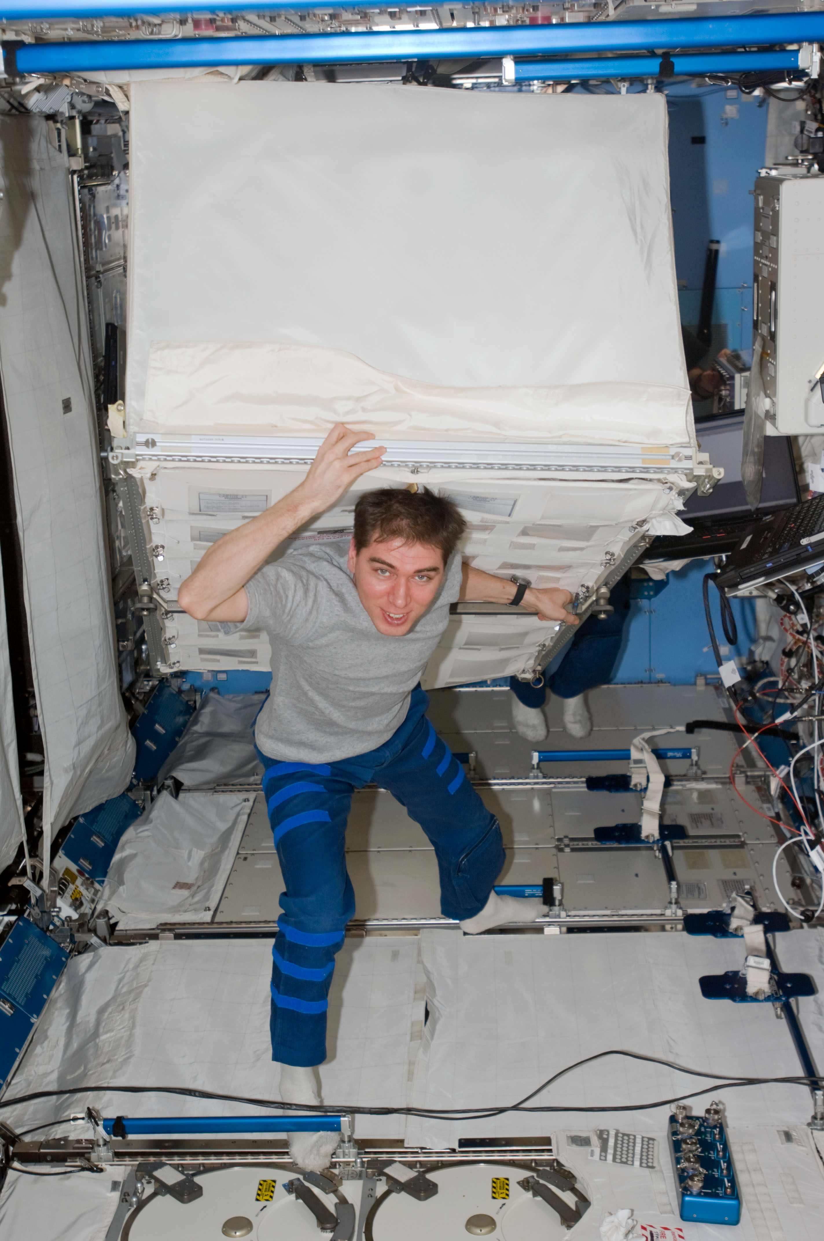 Volkov works in the Kibo European Laboratory / Columbus during Expedition 17