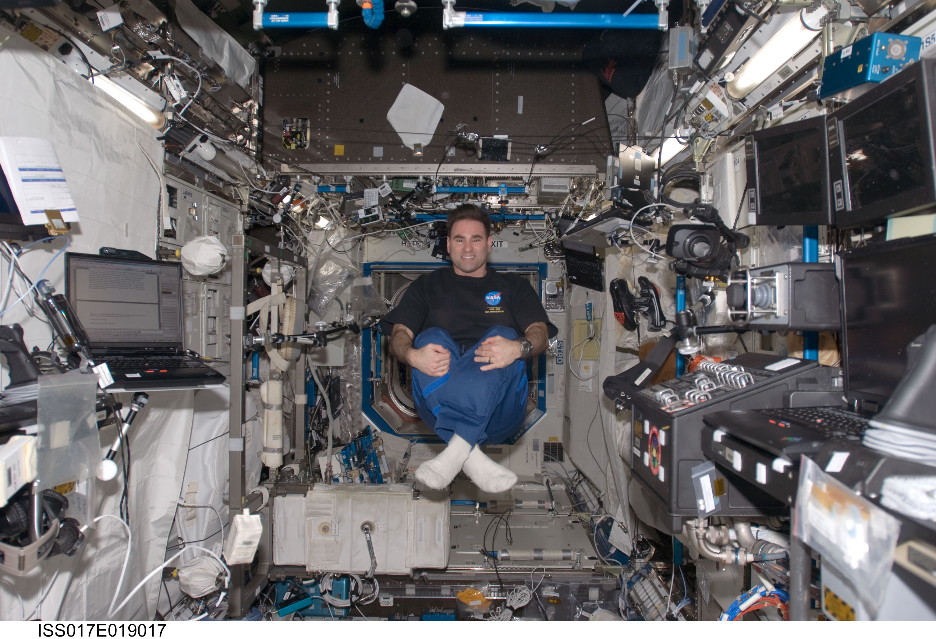 Chamitoff floats in the U.S. Laboratory during Joint Operations