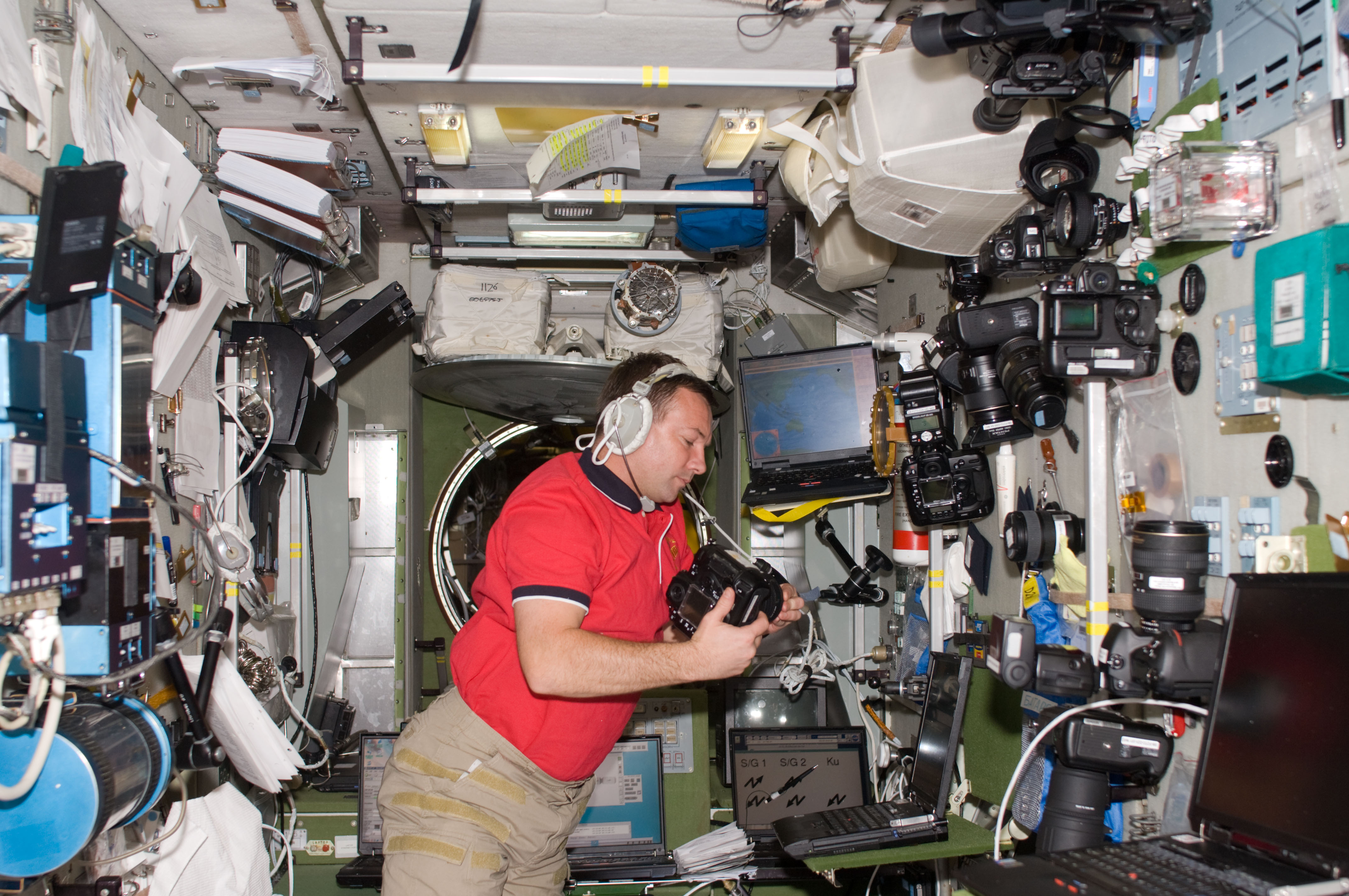 ISS Expedition 18 Soyuz TMA-13 Approach Photo OPS