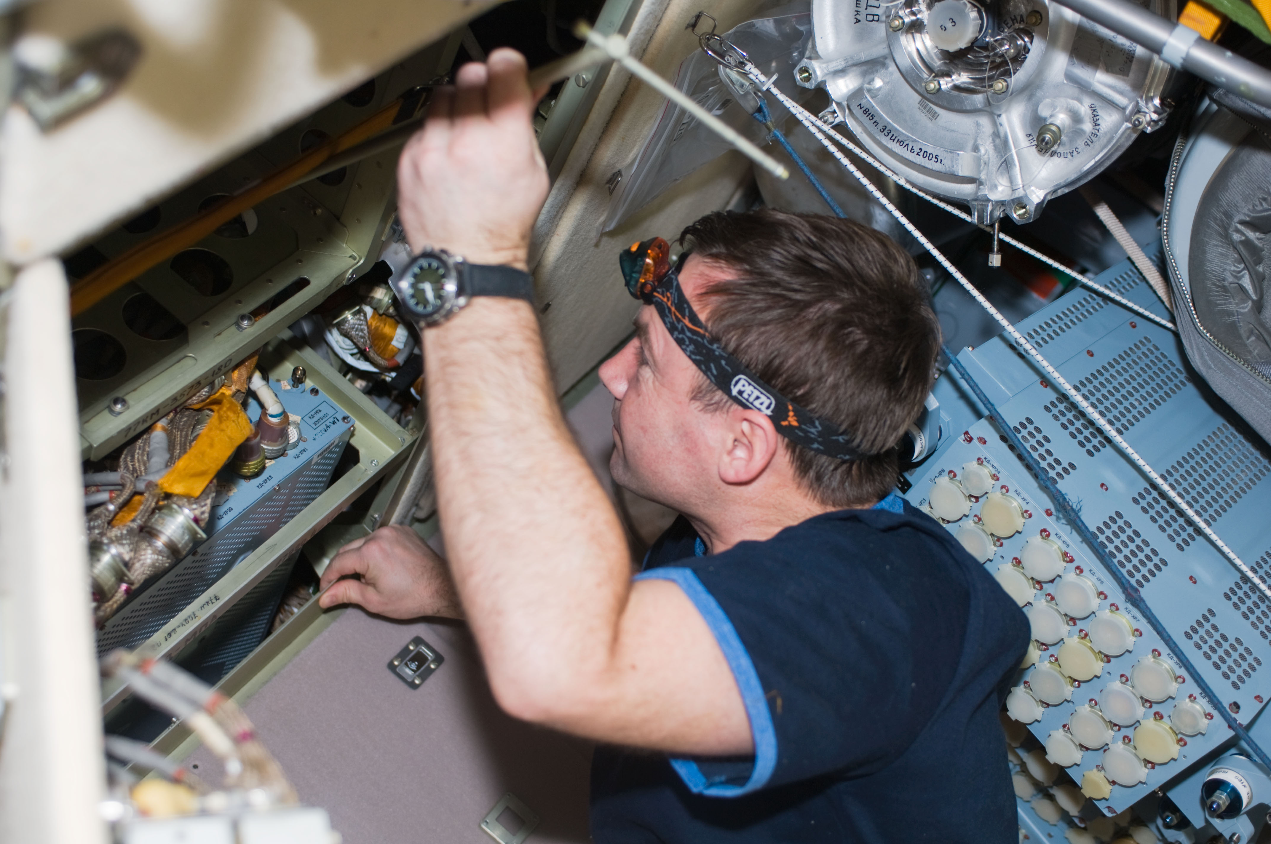ISS Expedition 18 Komparus A3 System Repair and Replace OPS