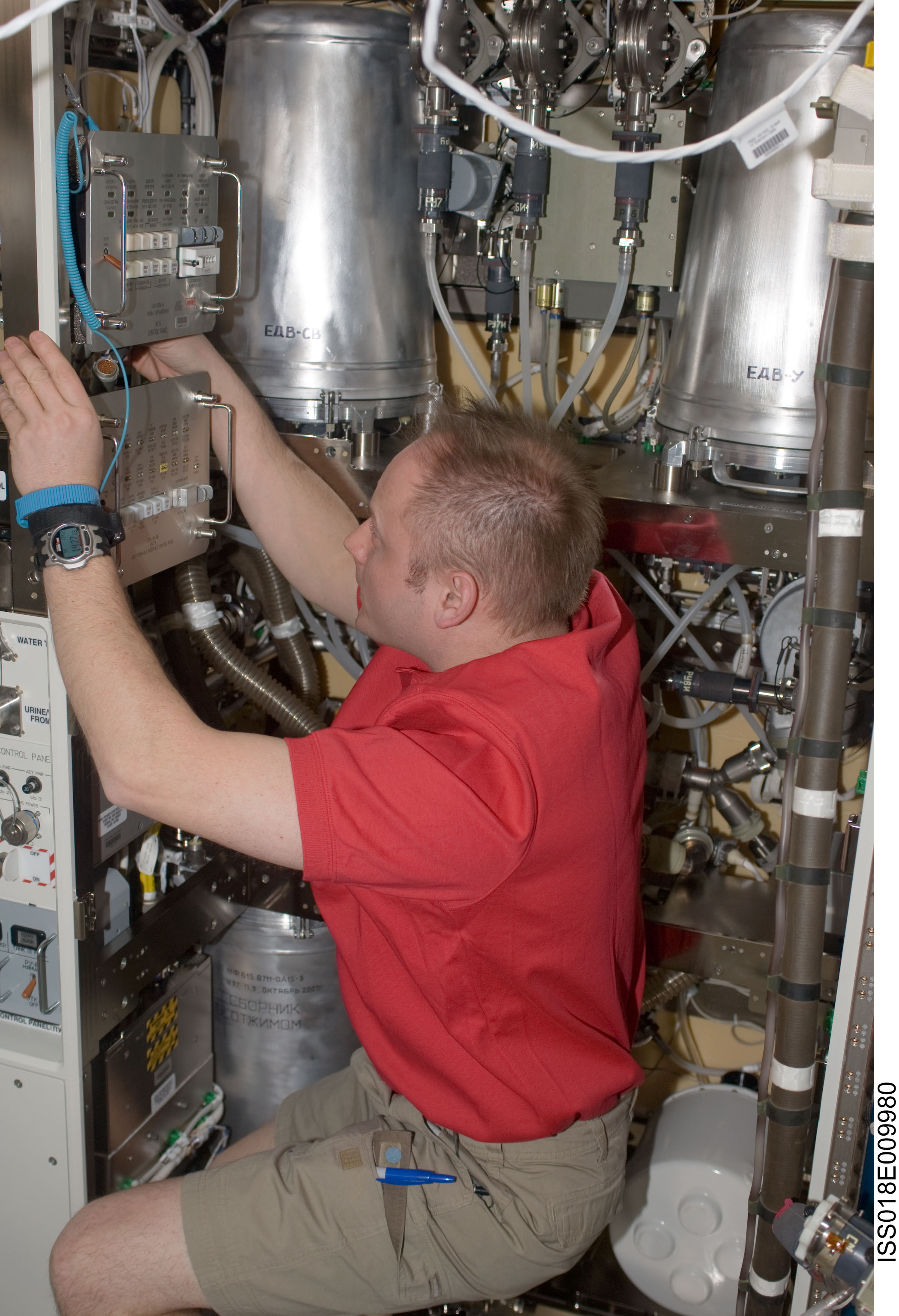 ISS Expedition 18 Hygiene Maintenance System in the US Laboratory Destiny