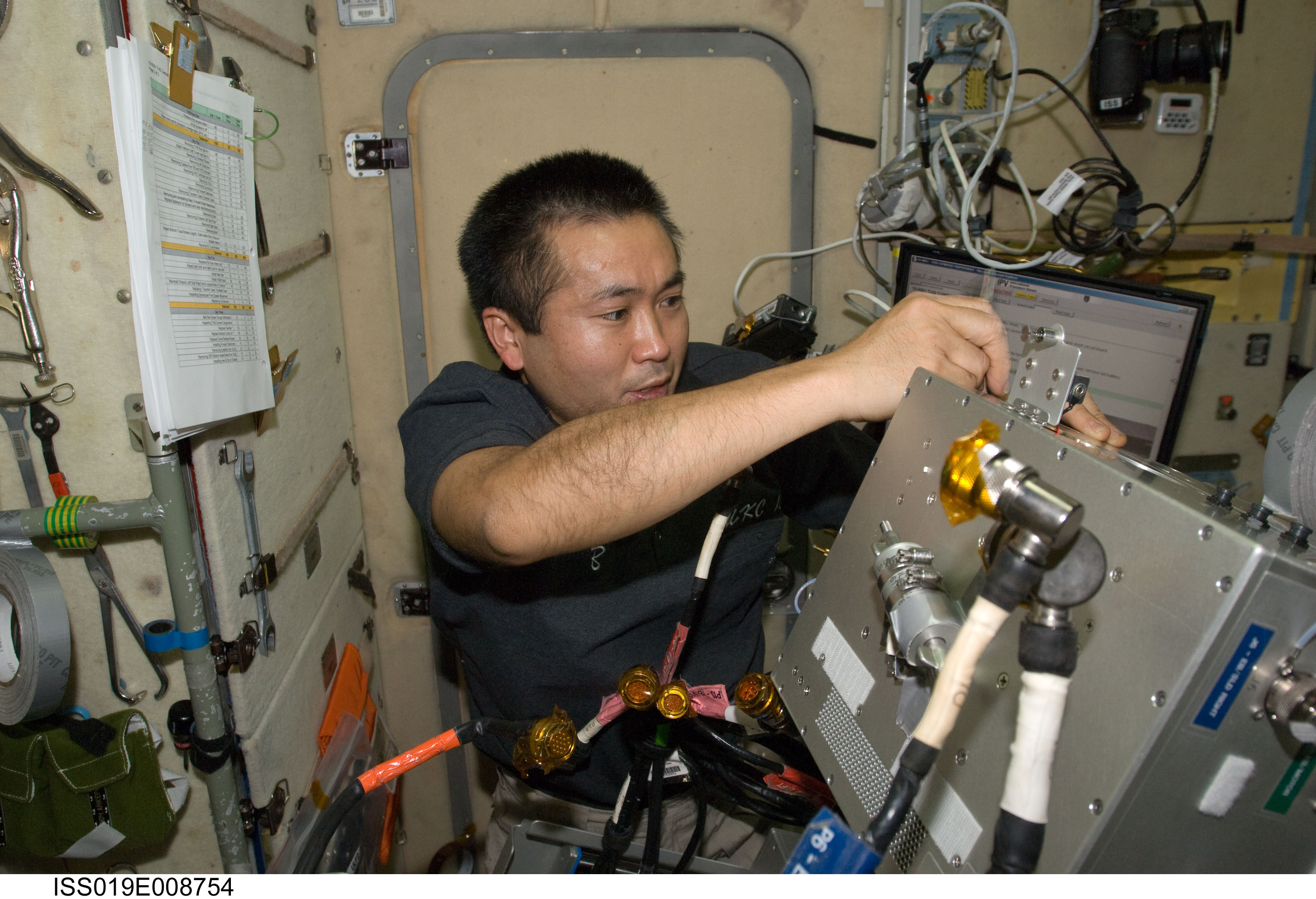 Wakata during TVIS maintenance