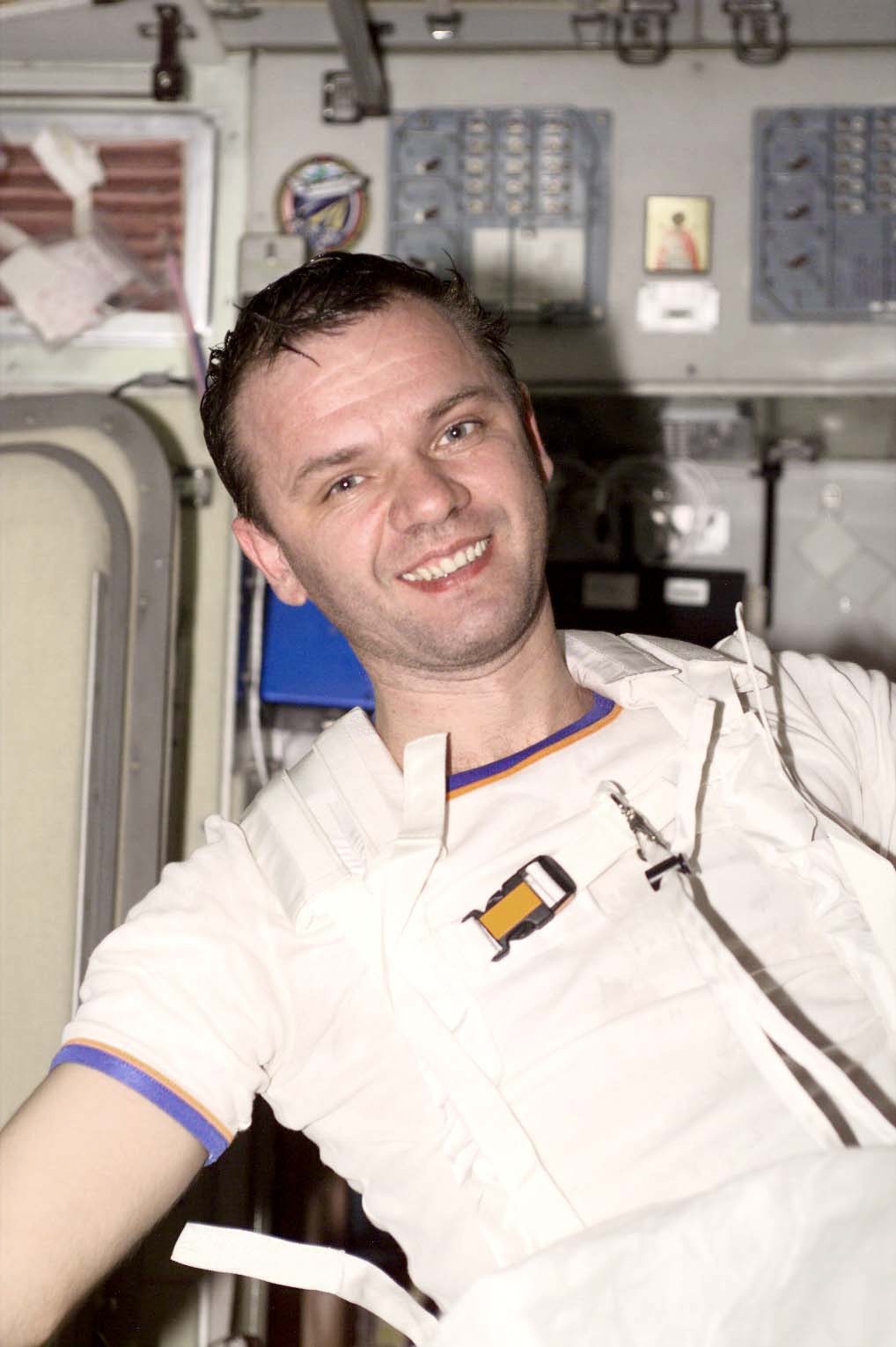 Cosmonaut Gidzenko aboard ISS