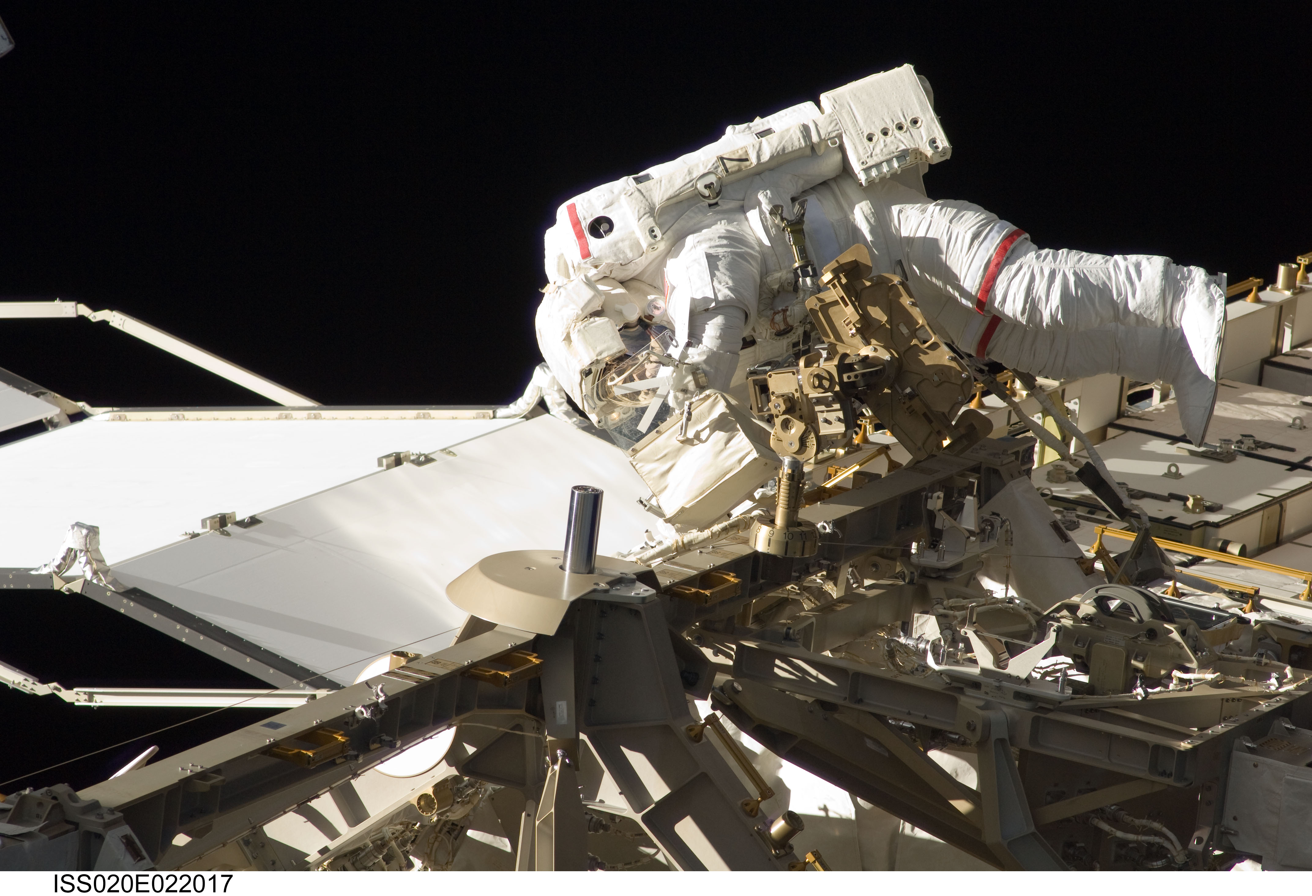 iss020e022017