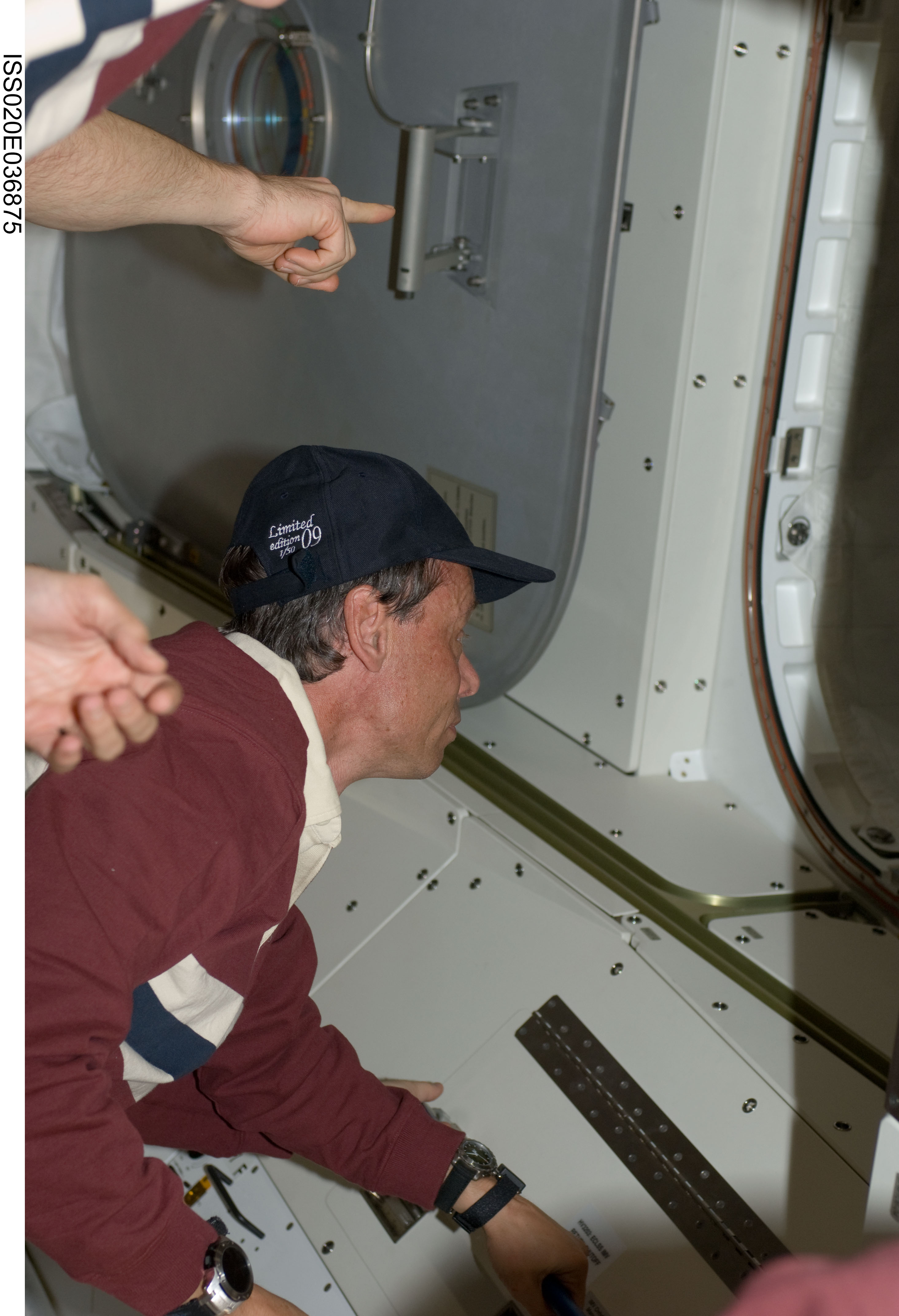 STS 128 crew orientation