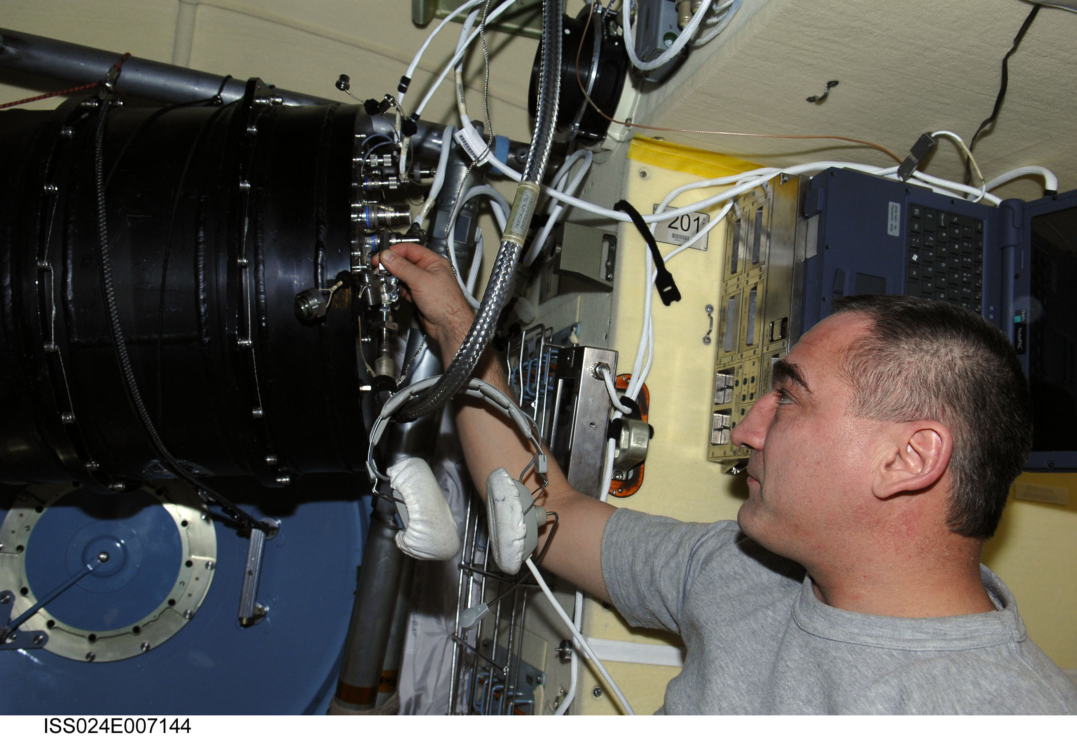 Plasma Crystal-3 Plus experiment Chamber Leak Check