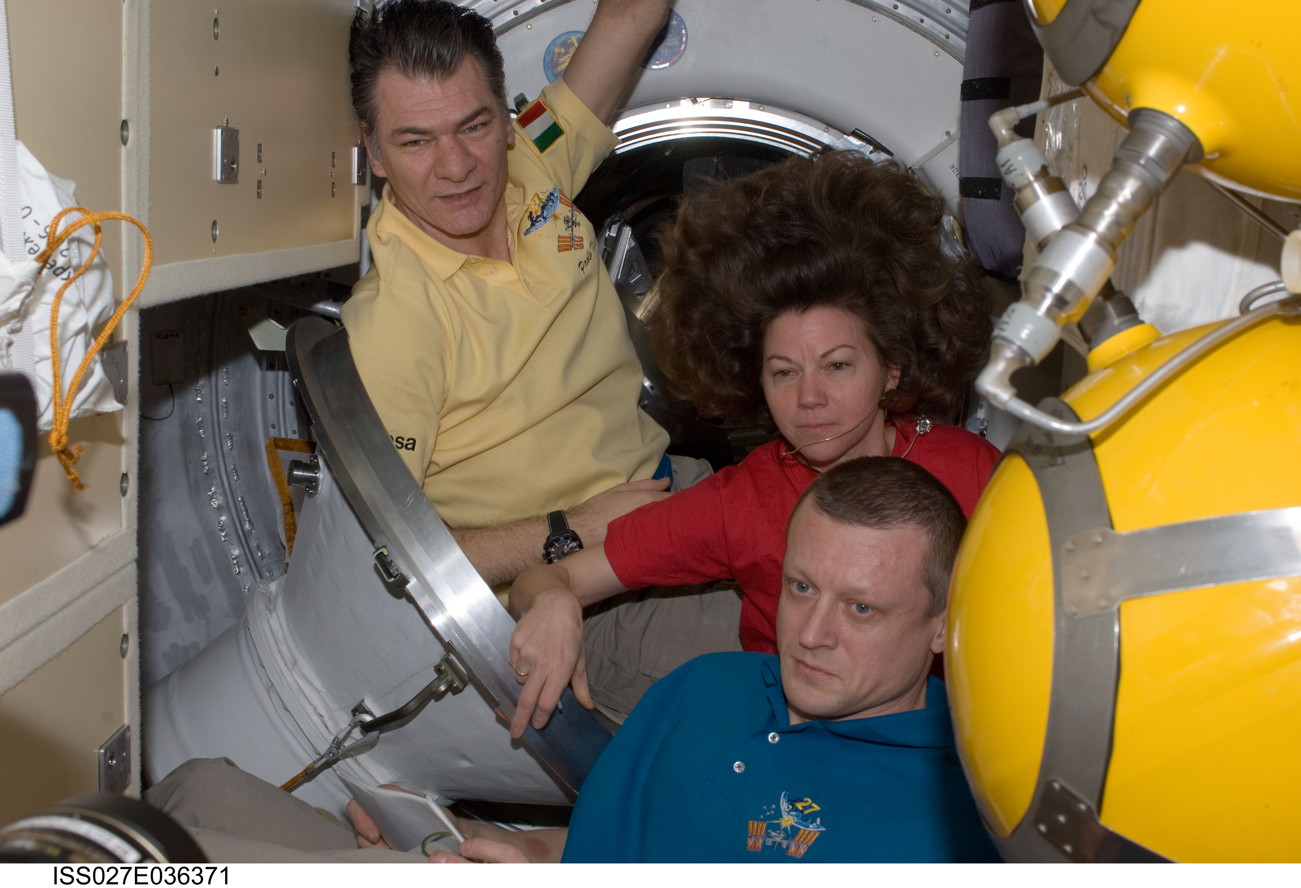 Expedition 27 Crewmembers Bid Farewell