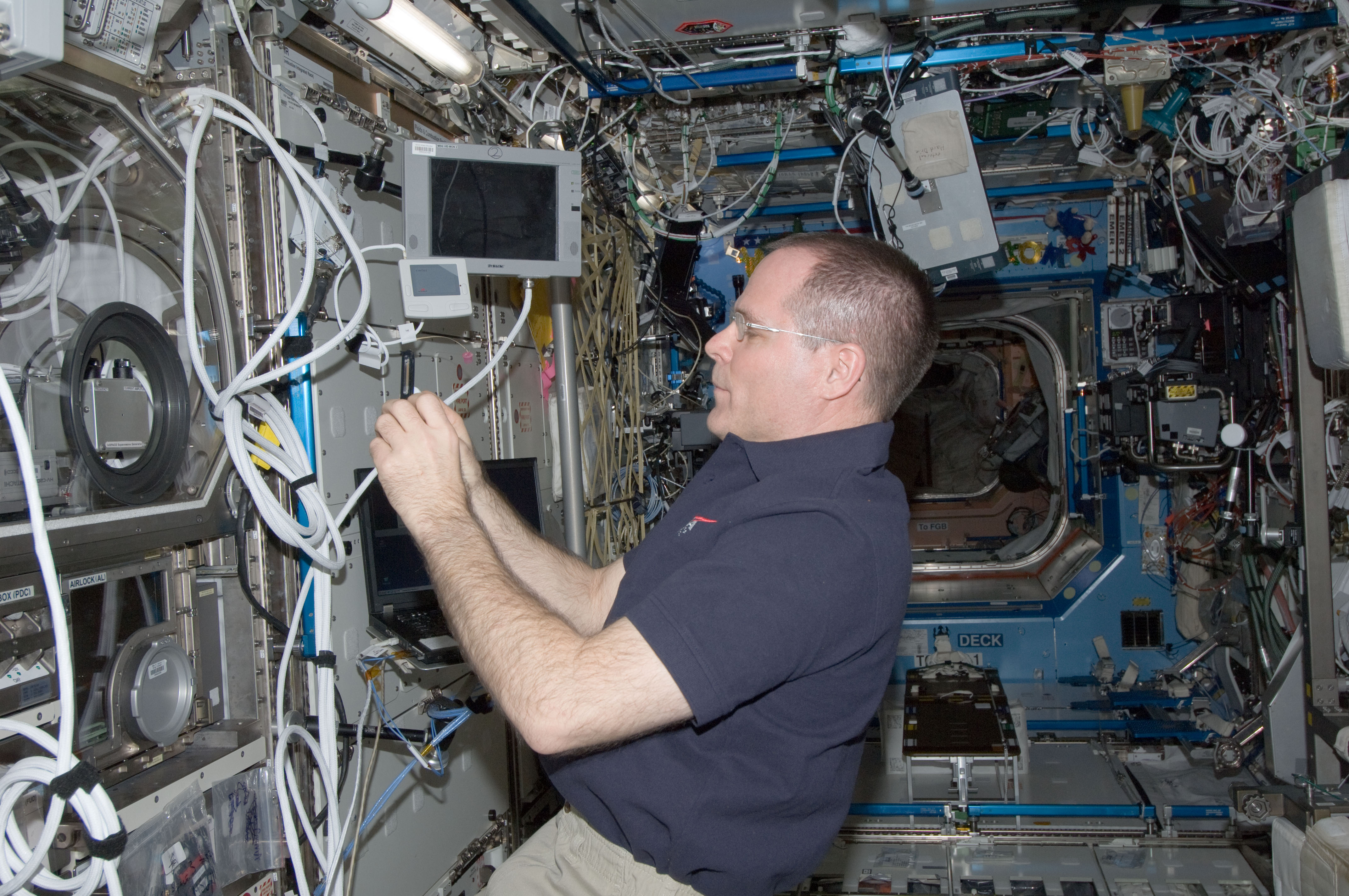 Ford works with the InSPACE-3 Experiment