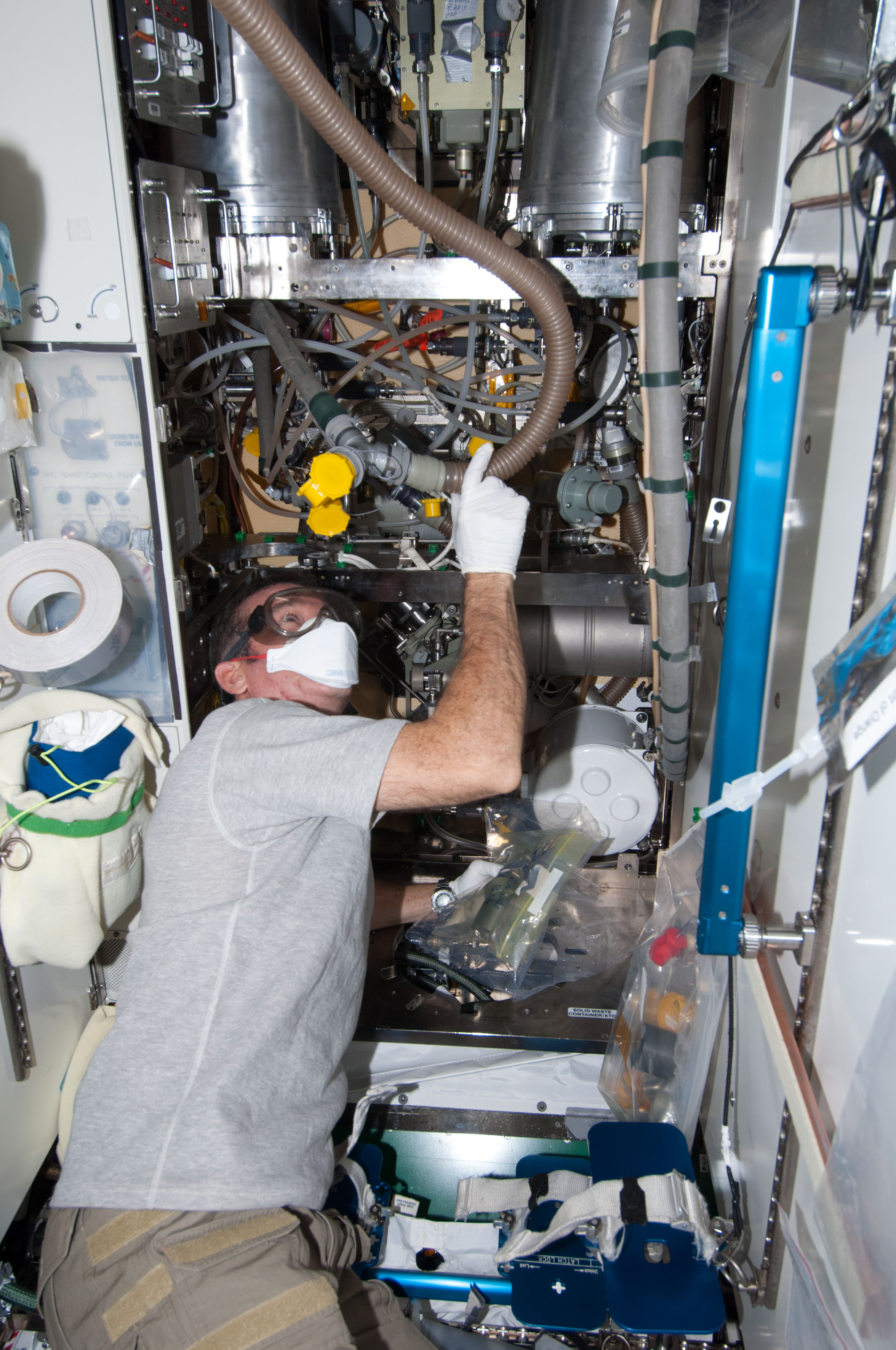 Hadfield performs WHC overhaul in the Node 3