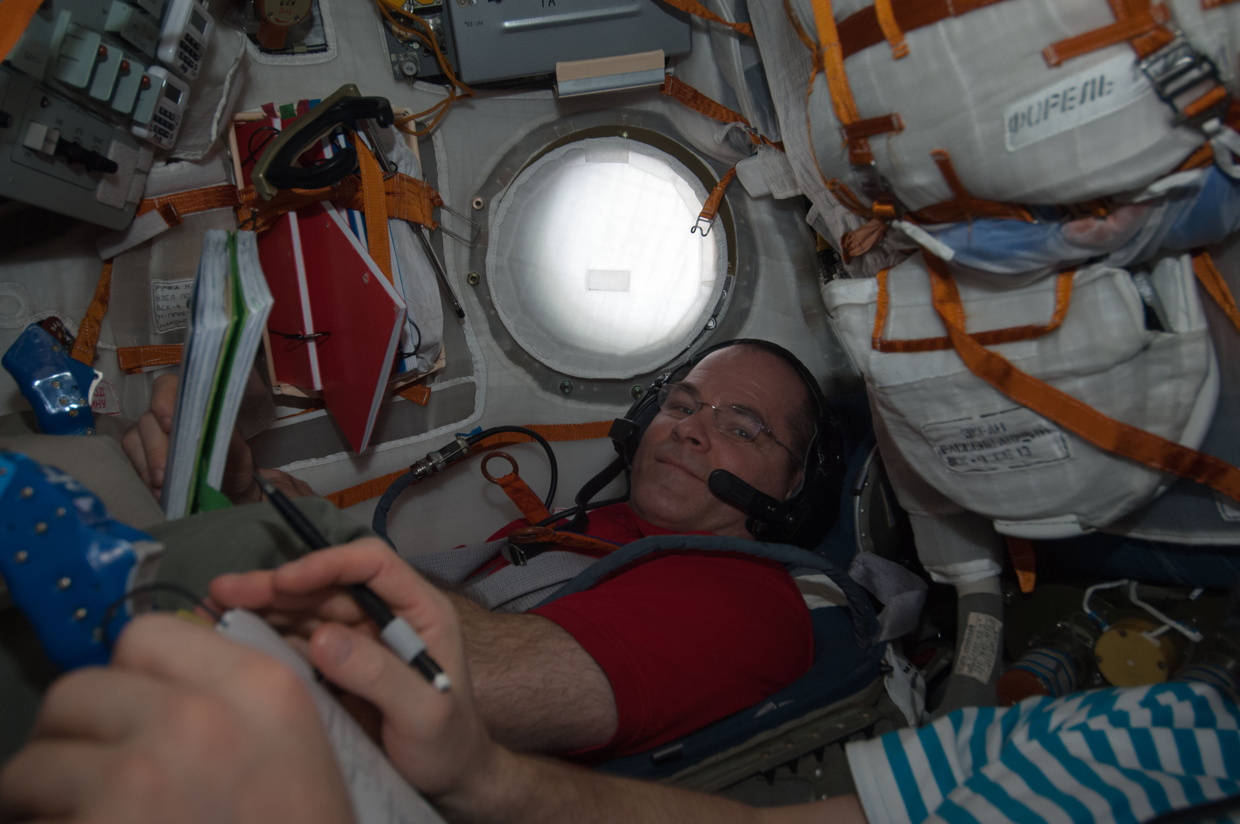 Ford and Novitskiy during descent training in the Soyuz TMA-06M spacecraft