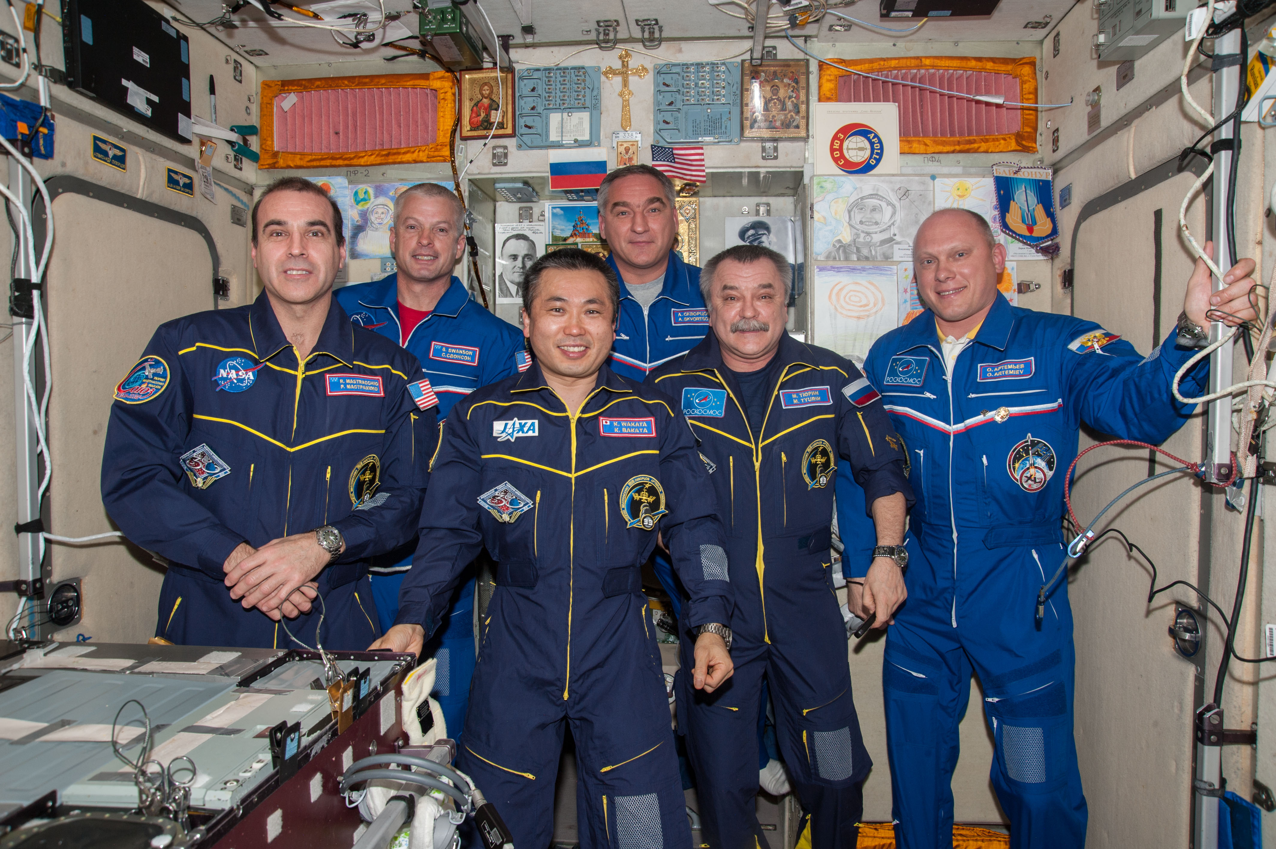 Expedition 39 Crewmembers Inflight Portrait