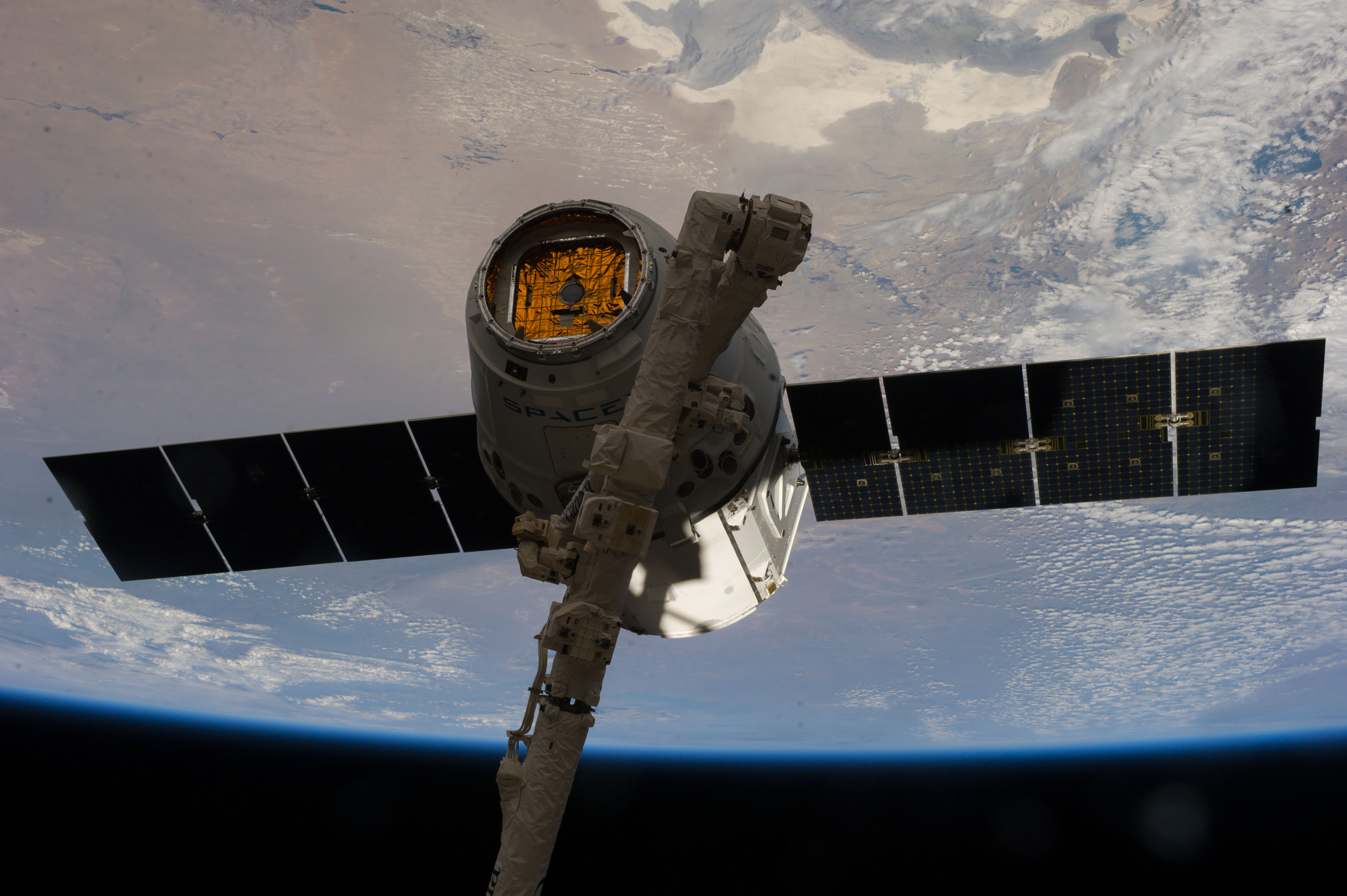 Dragon Spacecraft grappled by SSRMS
