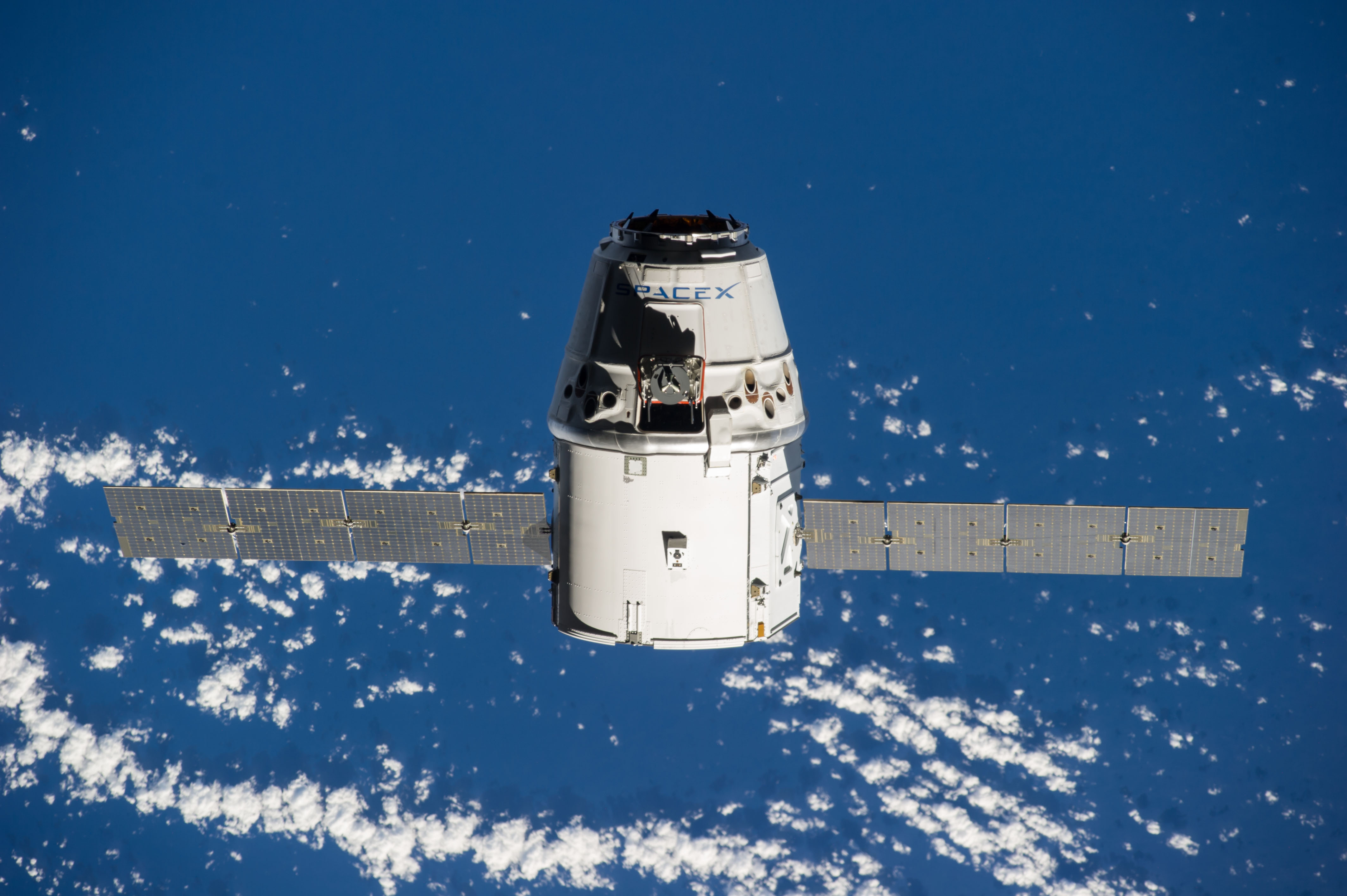 Space X-4 Dragon commercial cargo approaches the ISS