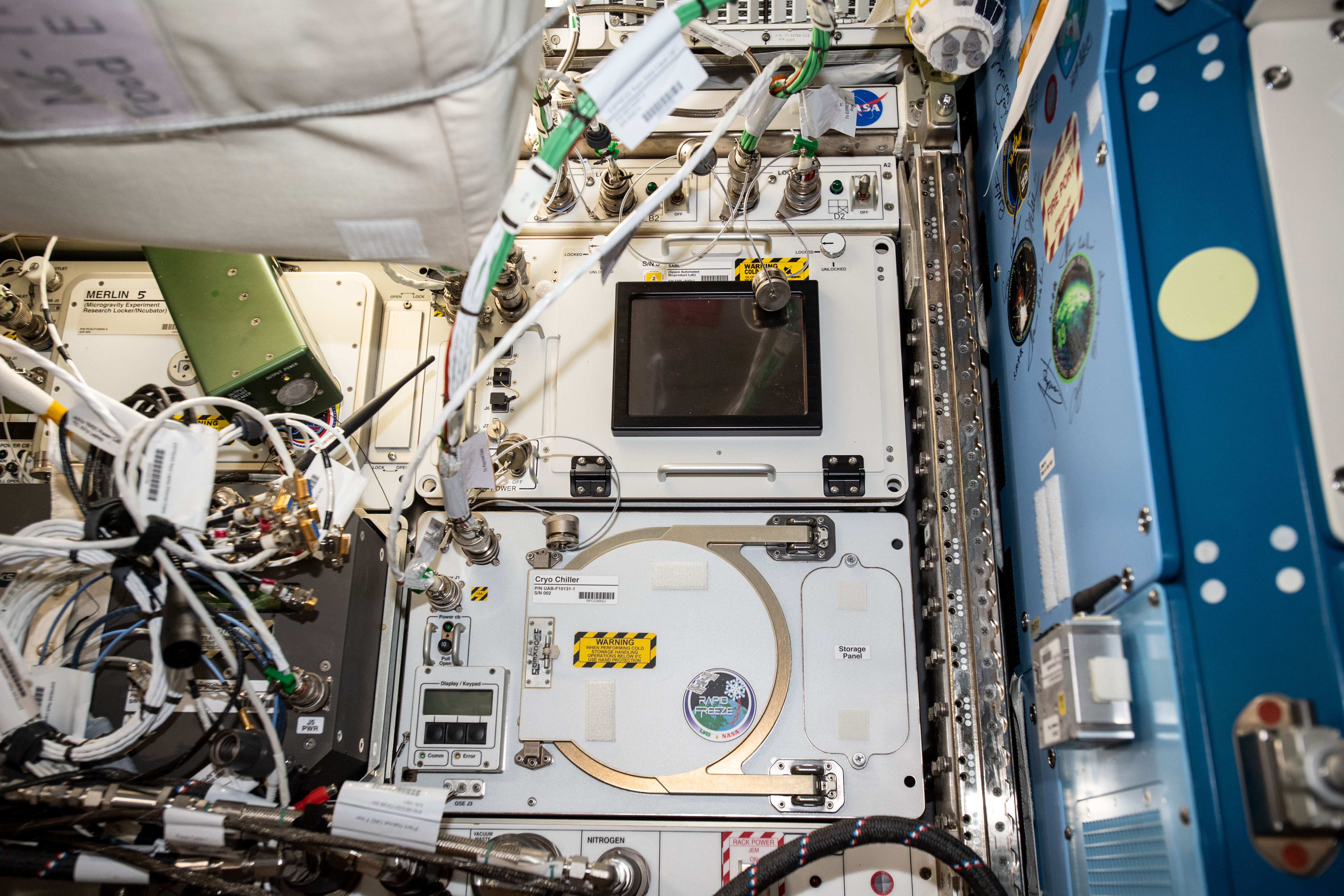 Cryo Chiller Hardware Installation into EXPRESS Rack