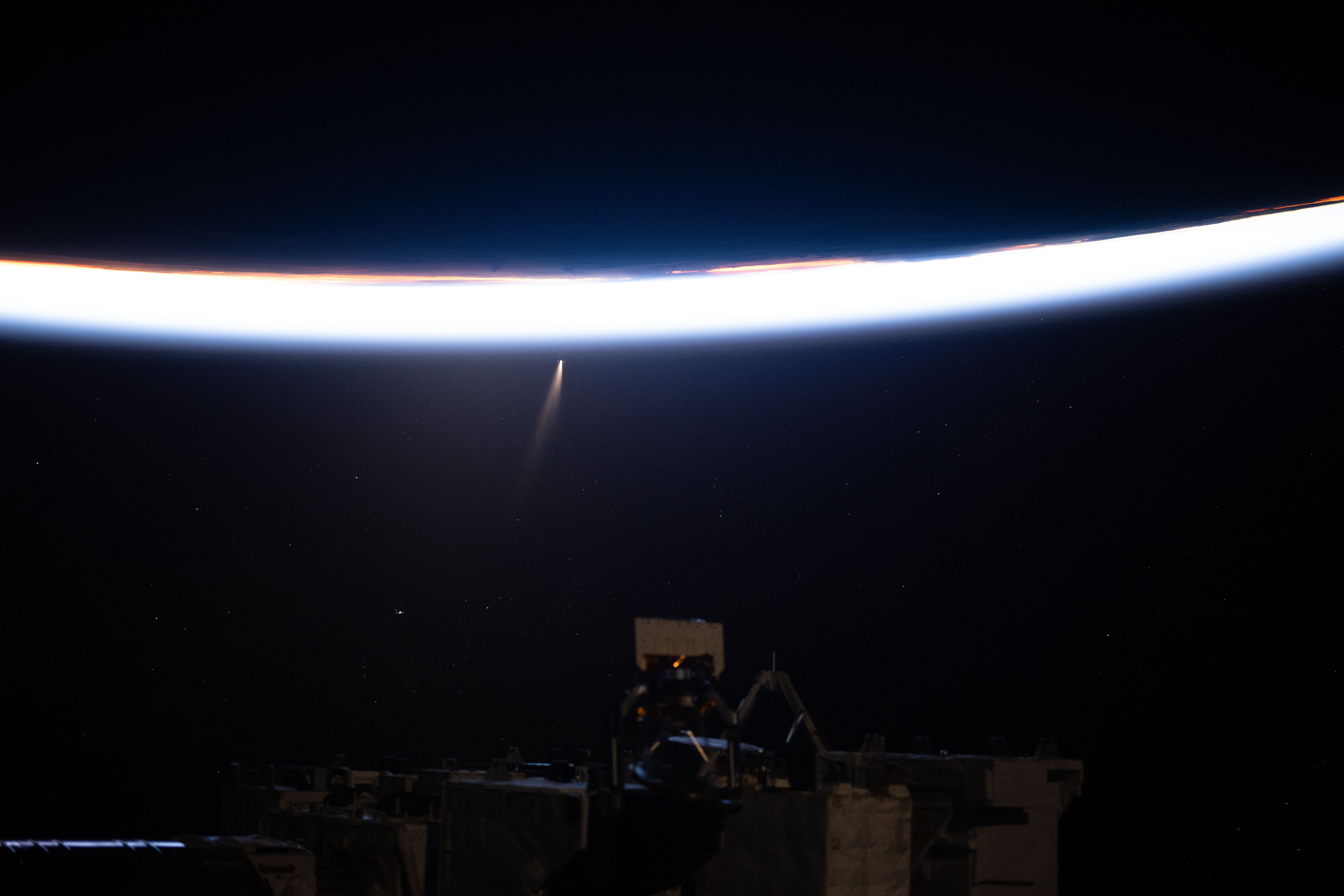 Comet C/2024 G3 (ATLAS) seems to be near Earth's horizon