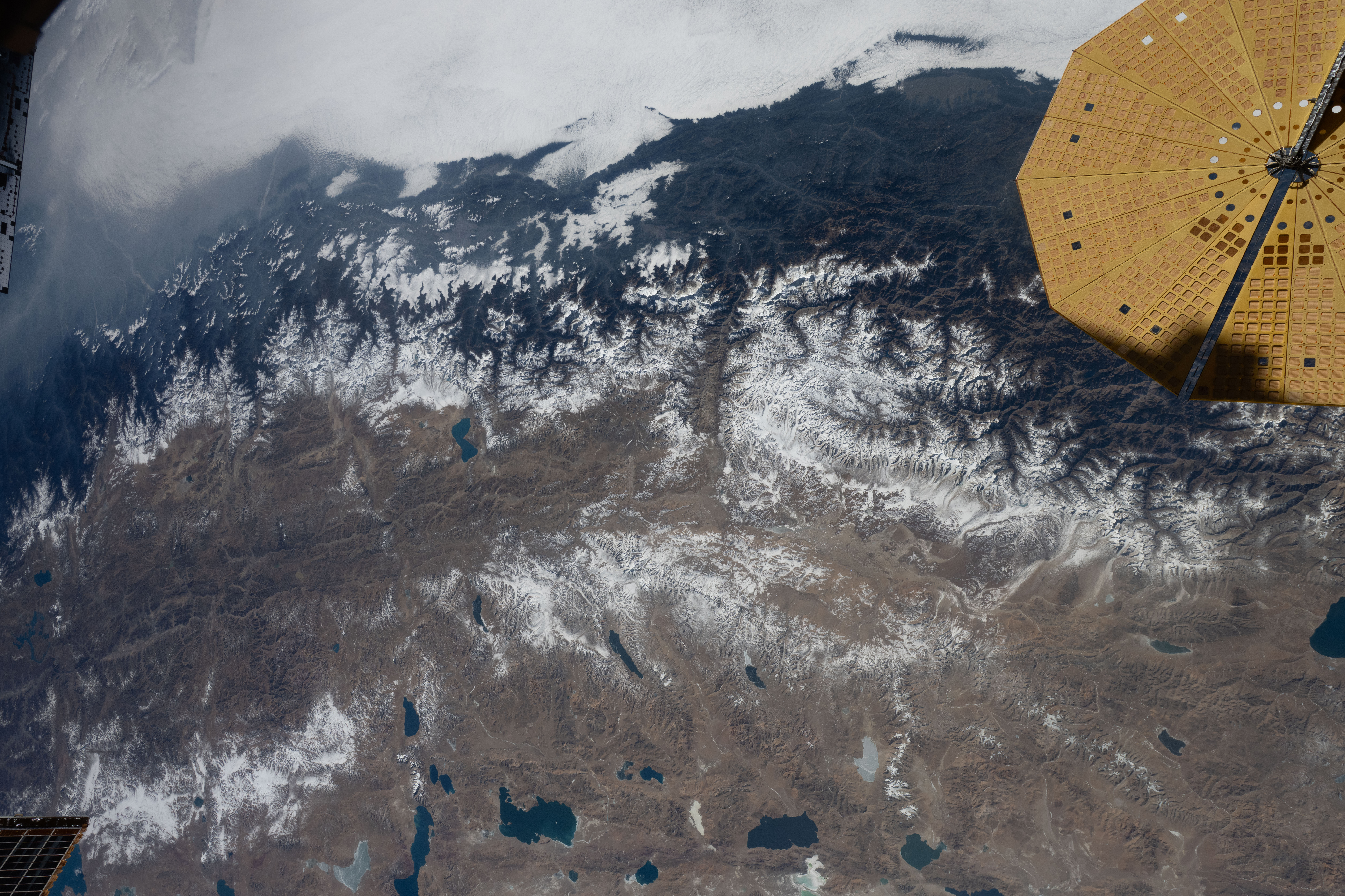 The Himalayas separate India from Tibet, China