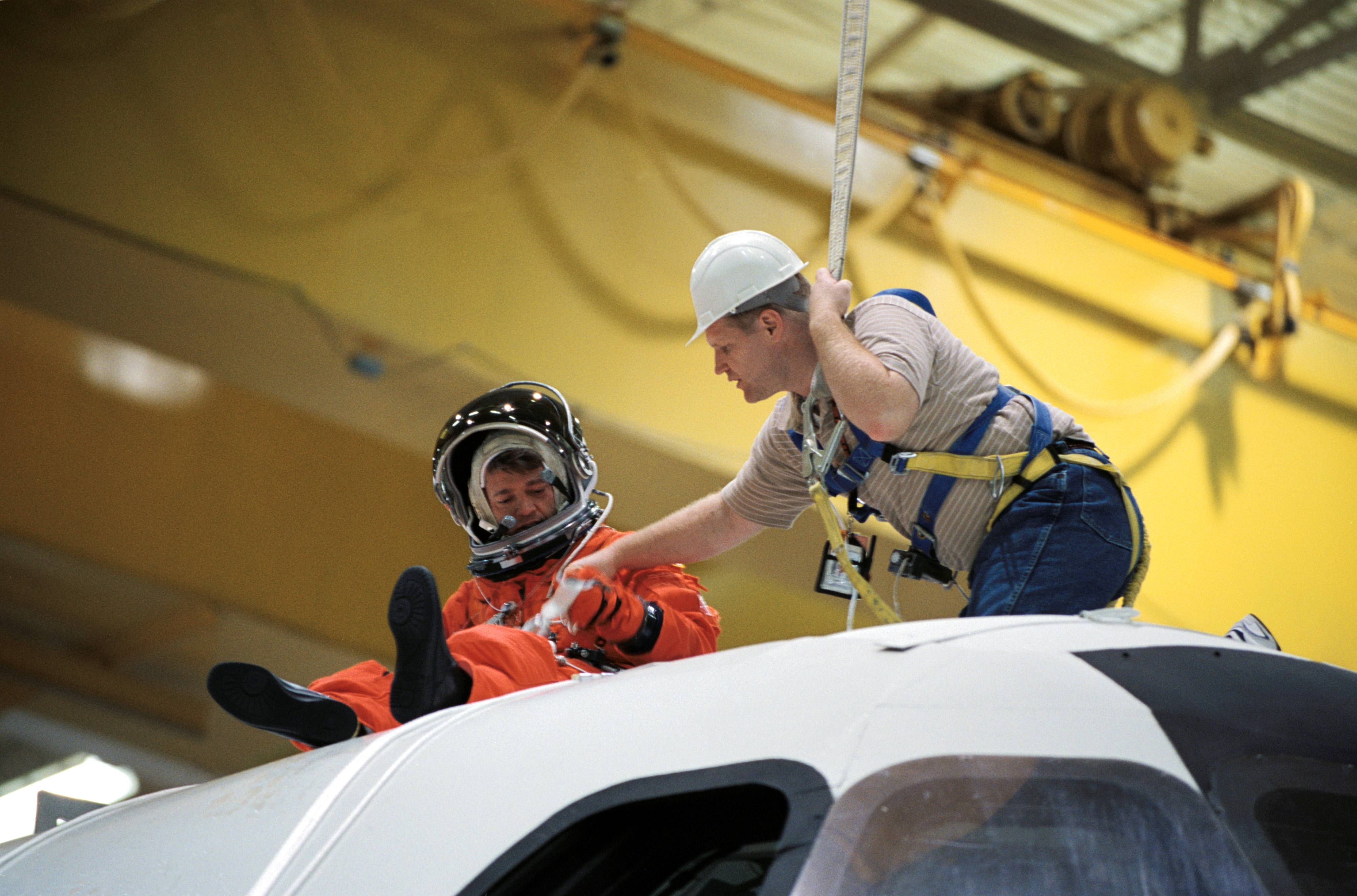 STS-112 Preflight Emergency Egress Training