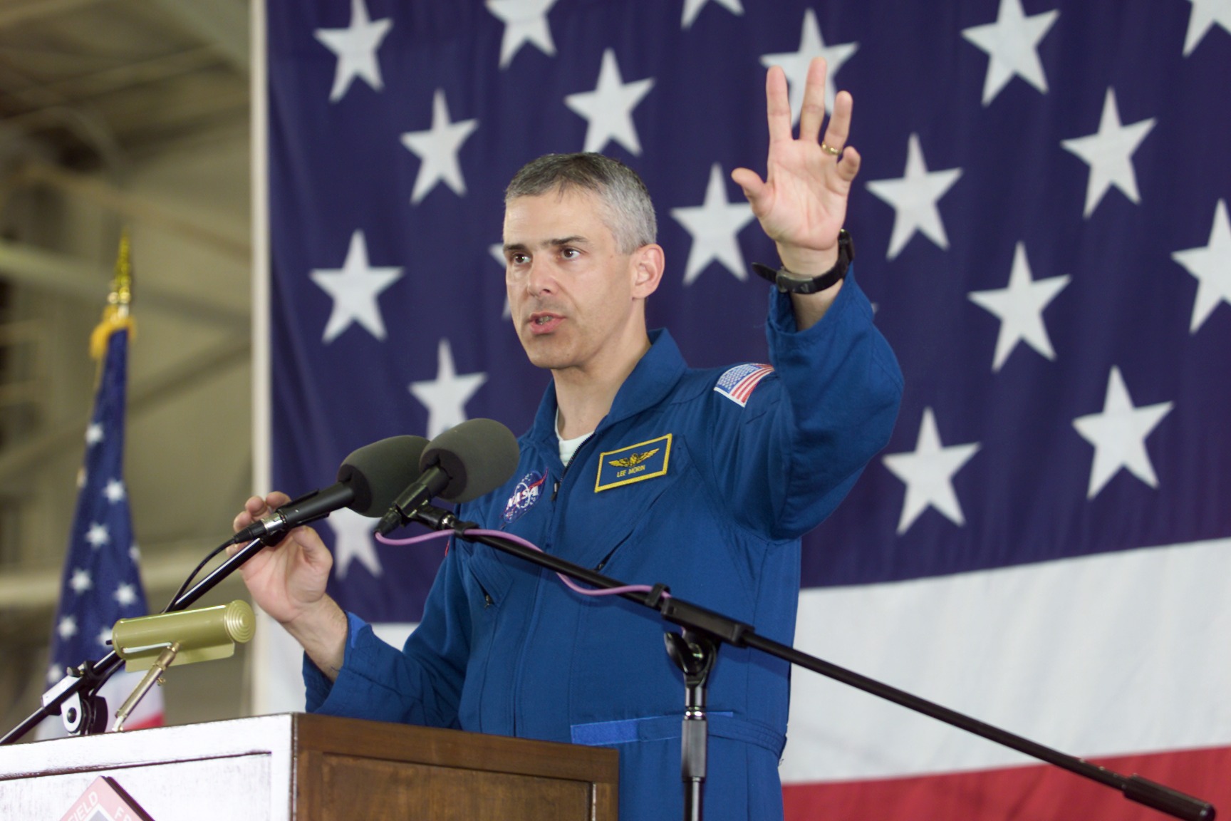 STS-110 Crew Return at Ellington Field, Building 990