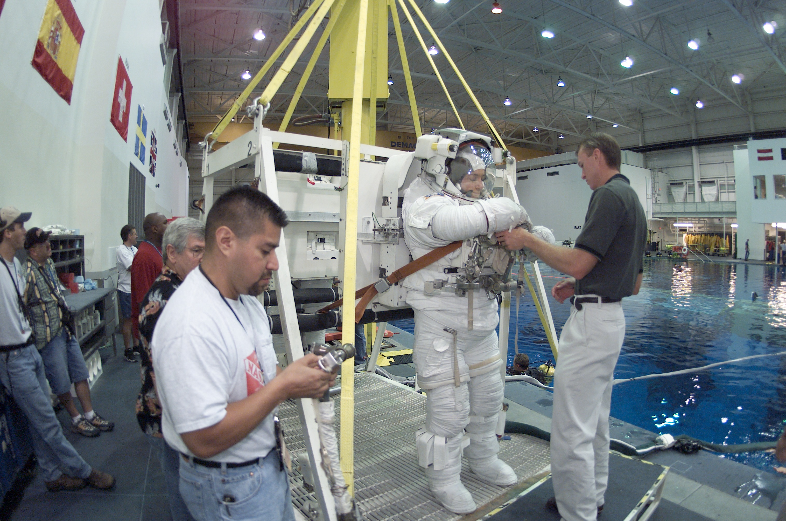 STS-115 Crew training at the Neutral Buoyancy Laboratory (NBL)
