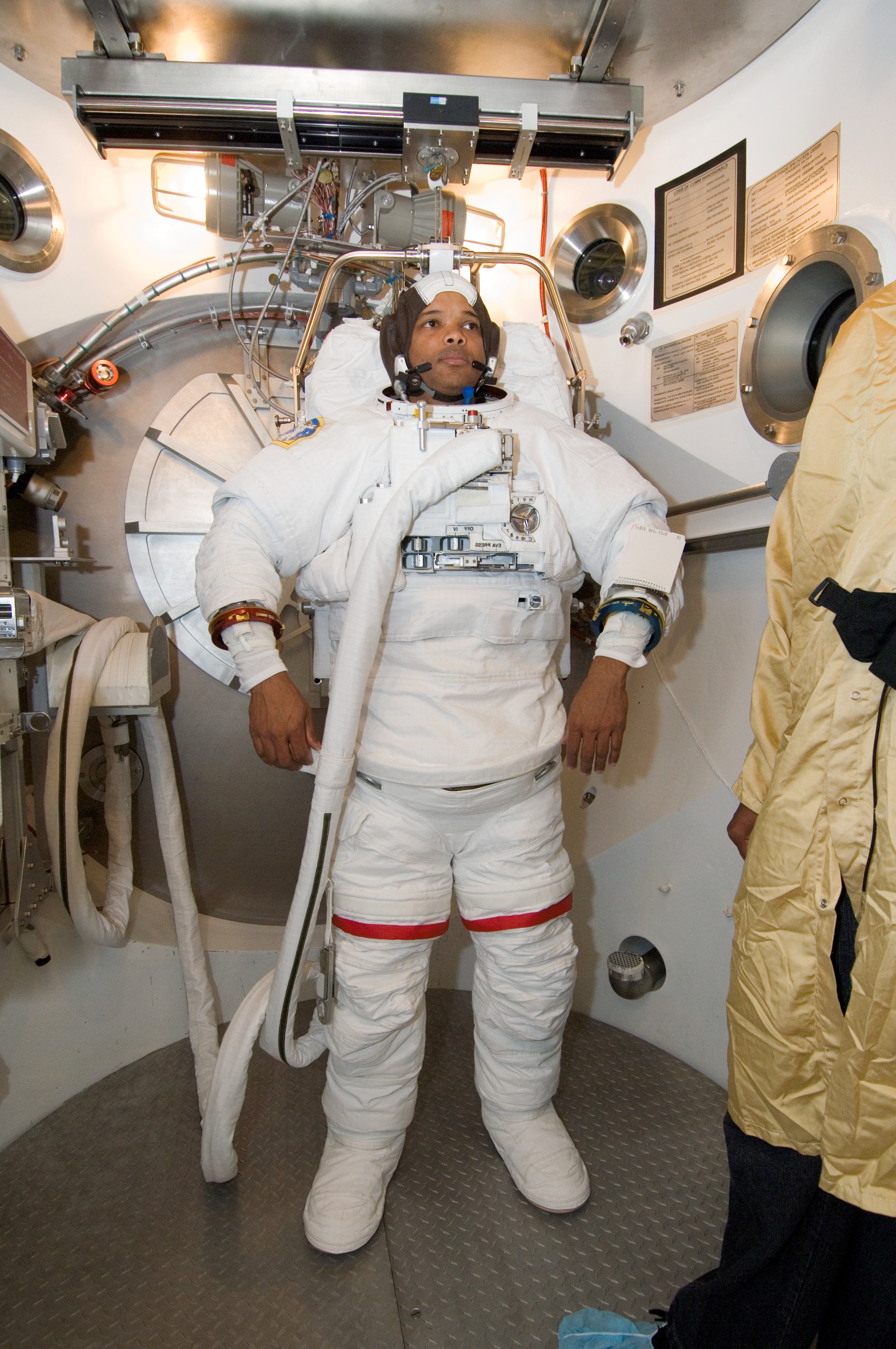 Crew Station Airlock Training, STS-116, SSATA Chamber