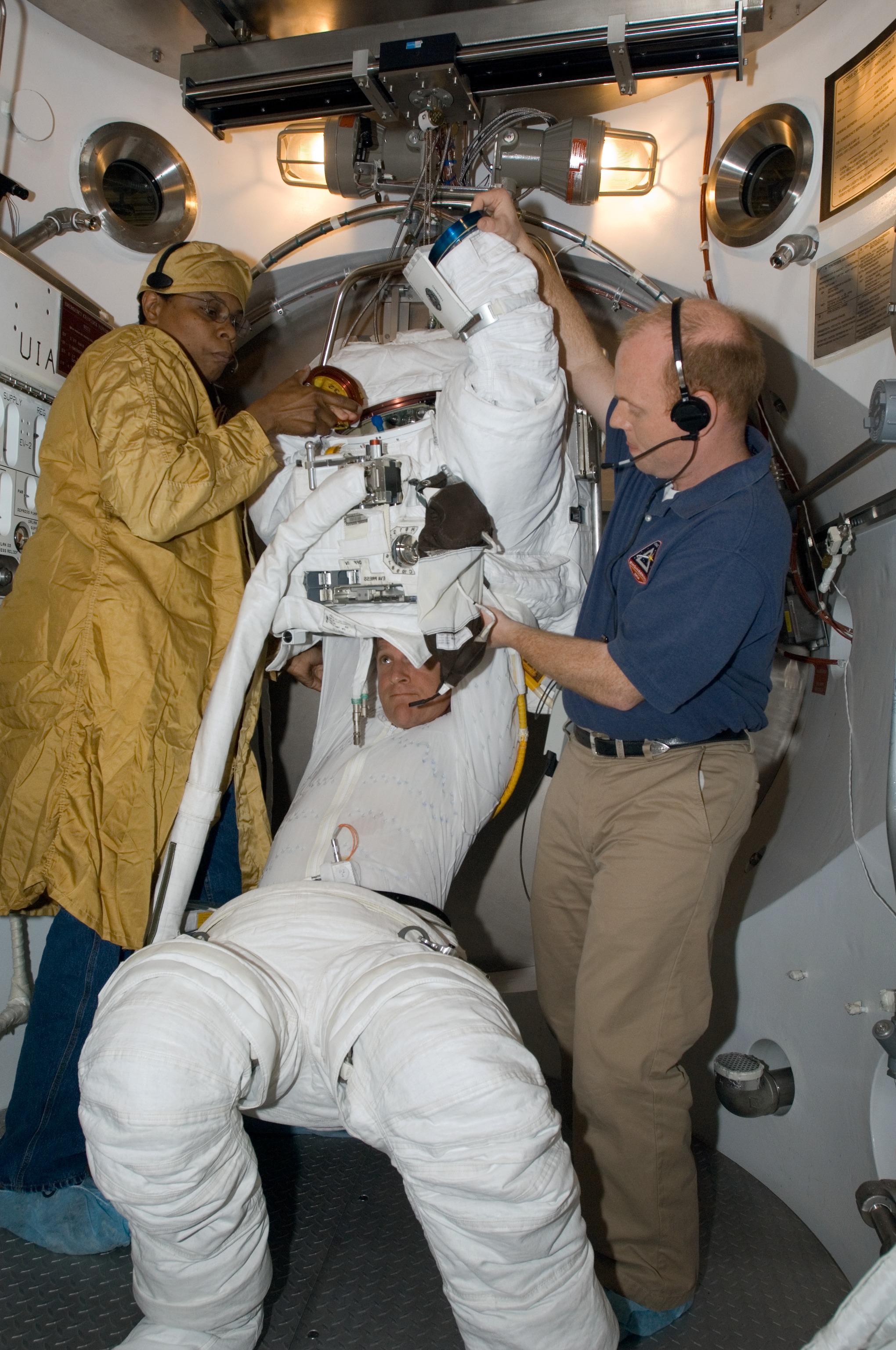 Scott Parazynski STS-120 SSATA Chamber Suit Run