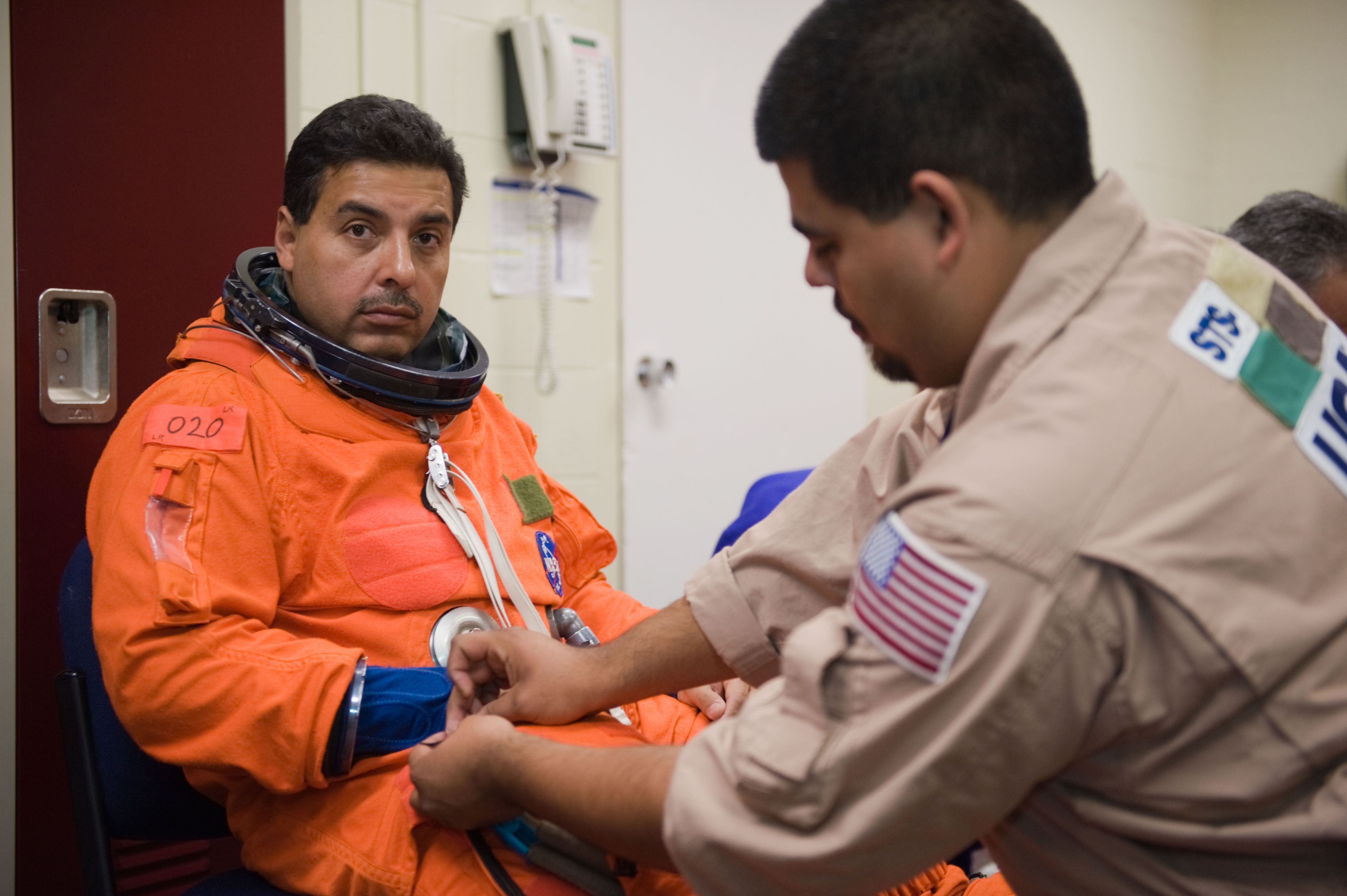 STS-128 / Expedition 20 crew during CCT Bailout Training