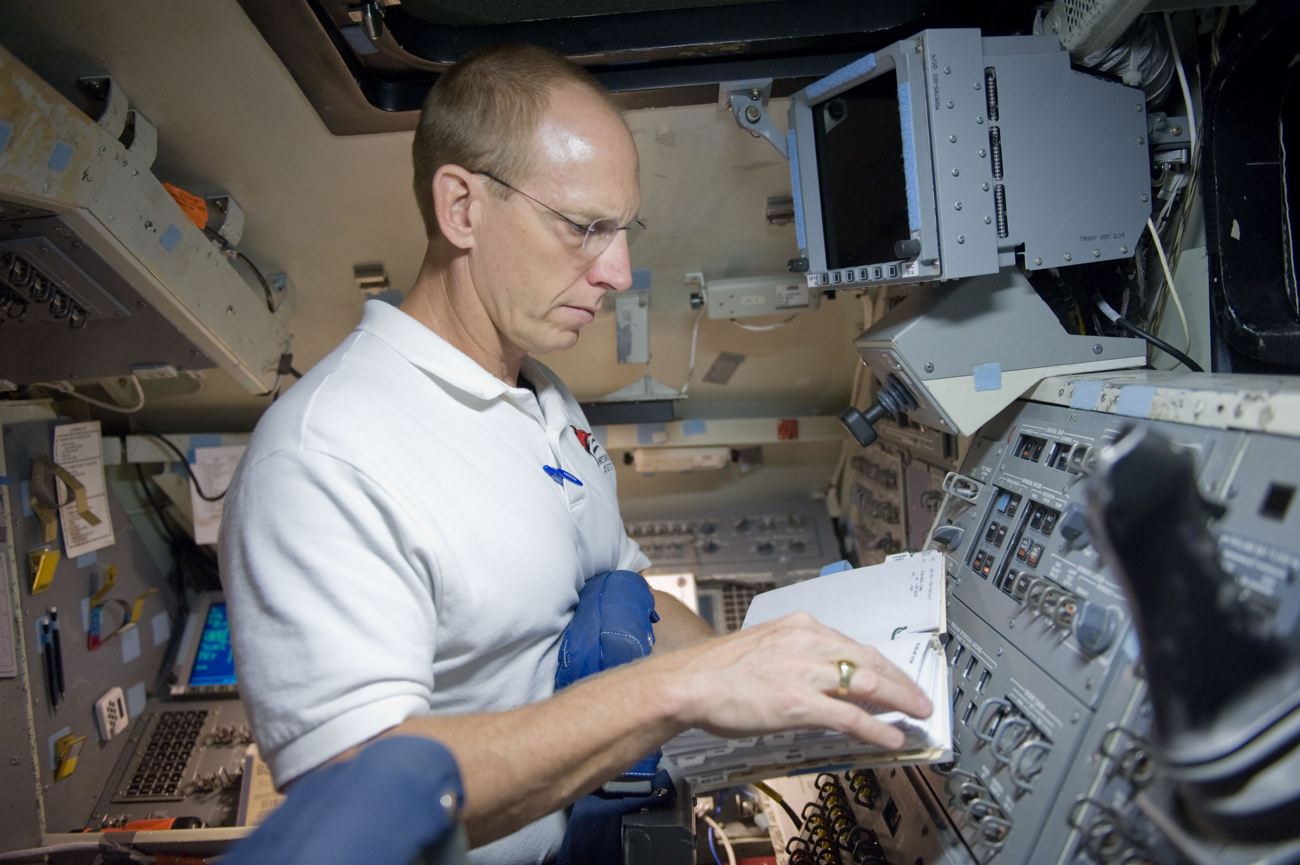 02704-STS-131-B5 Deorbit Prep_ 9-11-09