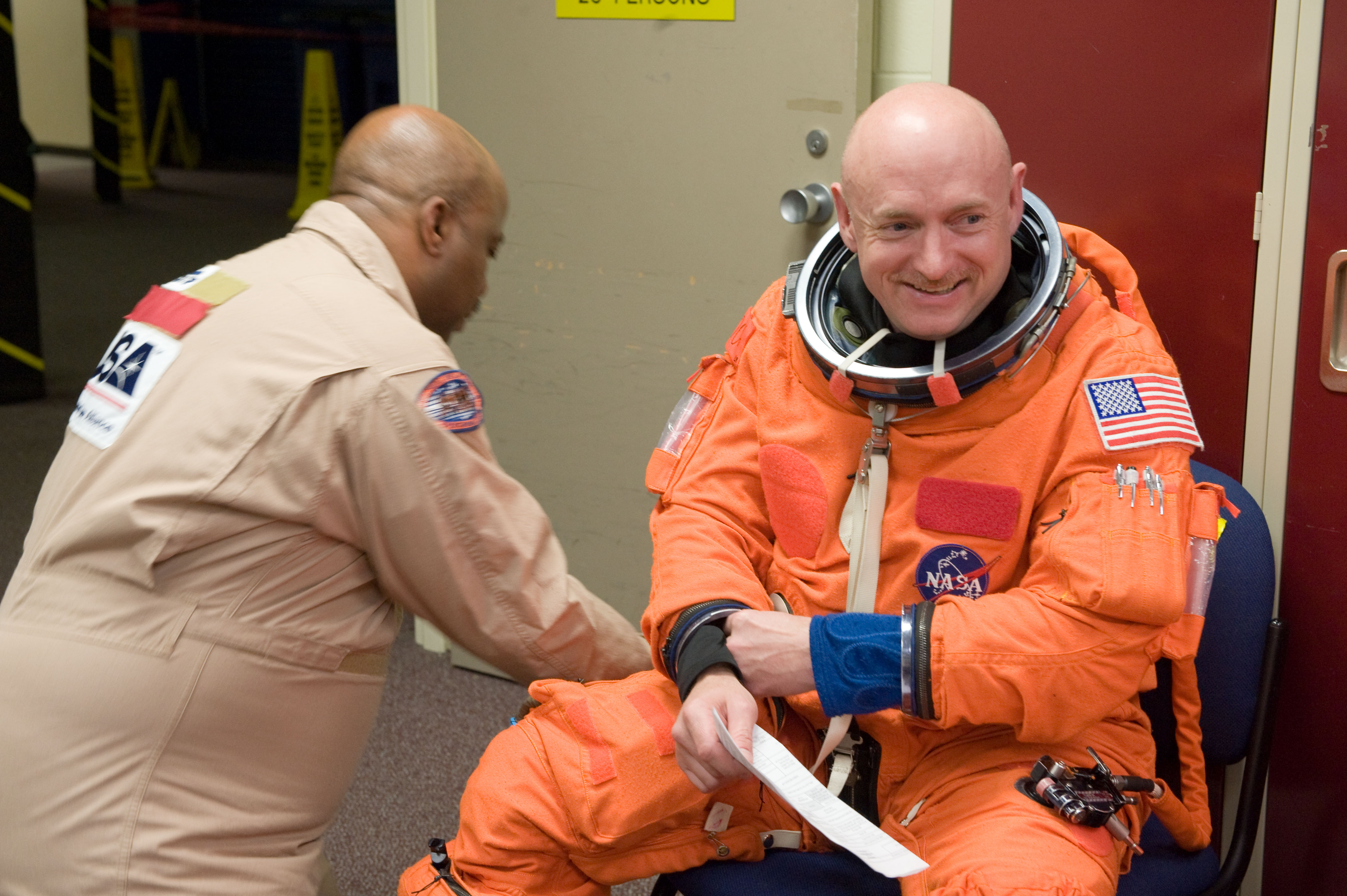 STS-134 post insertion/deorbit prep training in building 9NW's FFT mockup