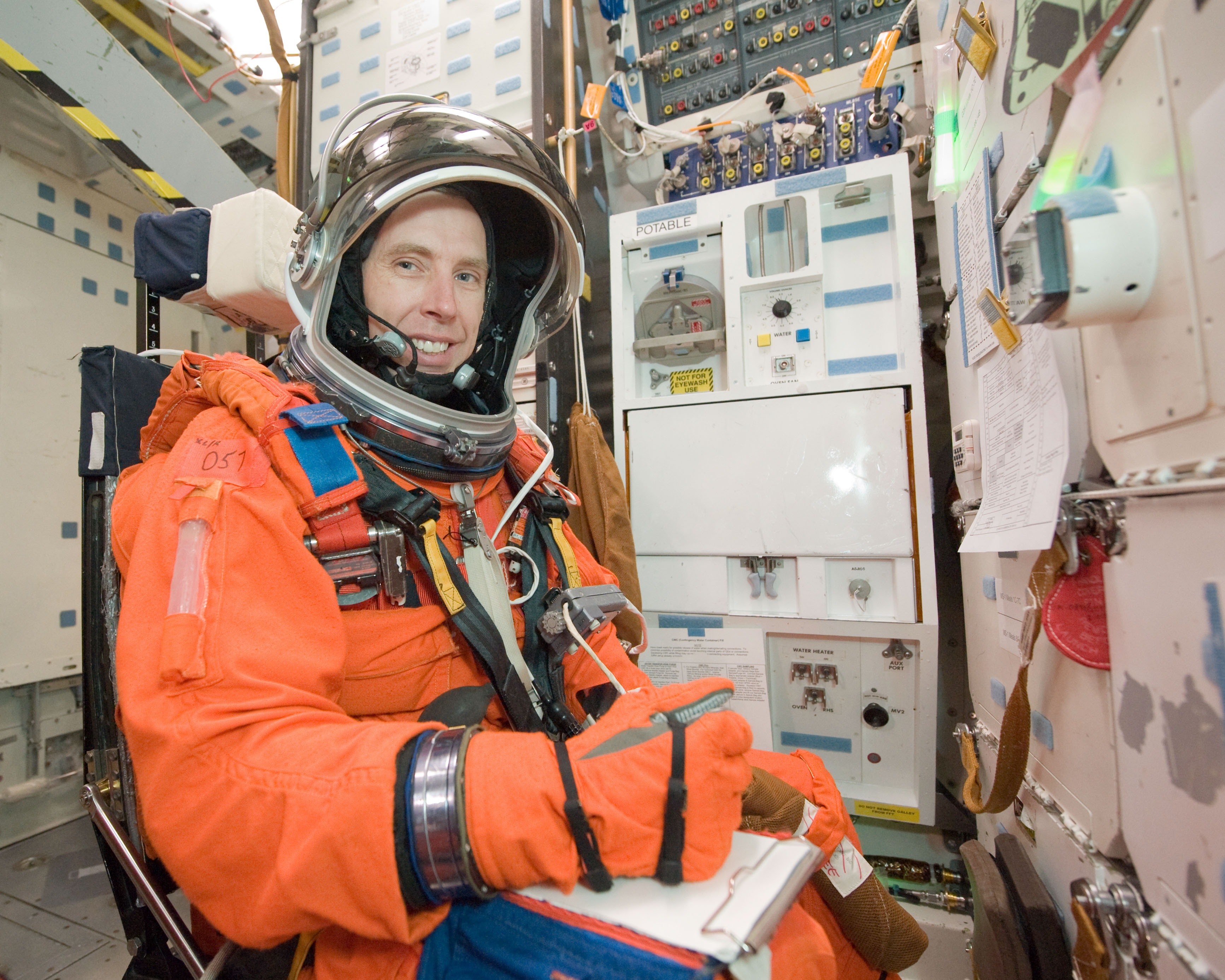 STS-134 post insertion/deorbit prep training in building 9NW's FFT mockup