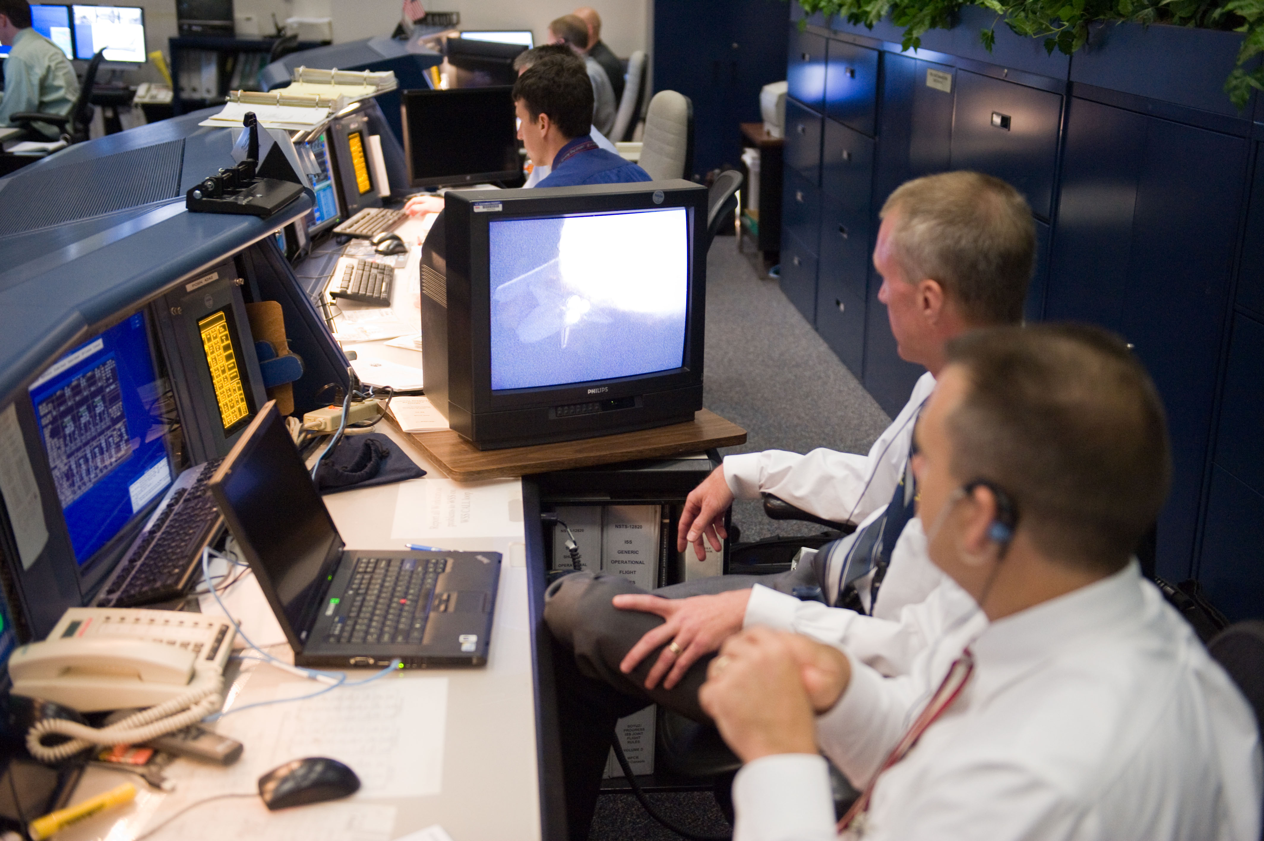 STS-132/ULF4 WFCR Flight Controllers on Console