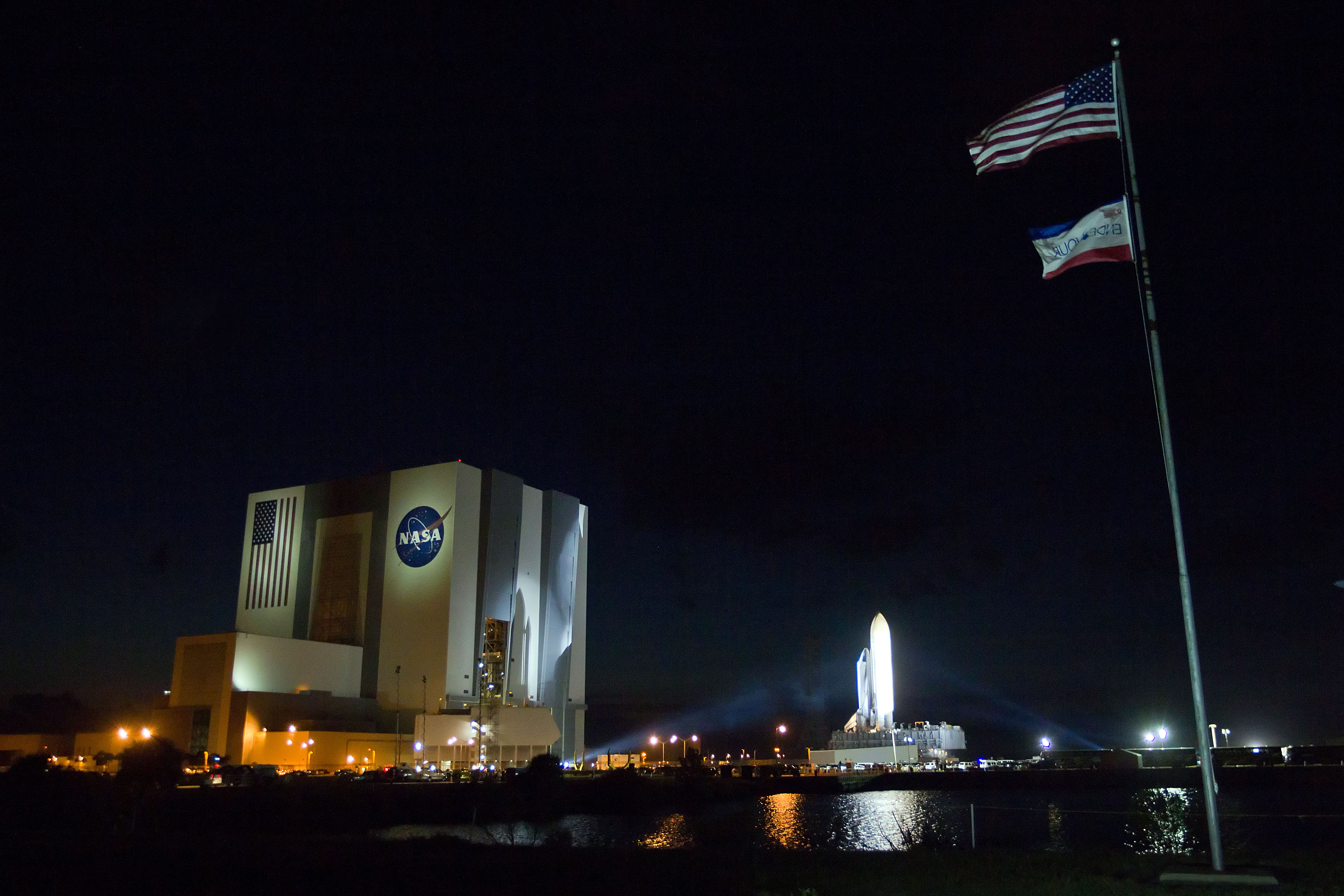 STS_135_RollOut