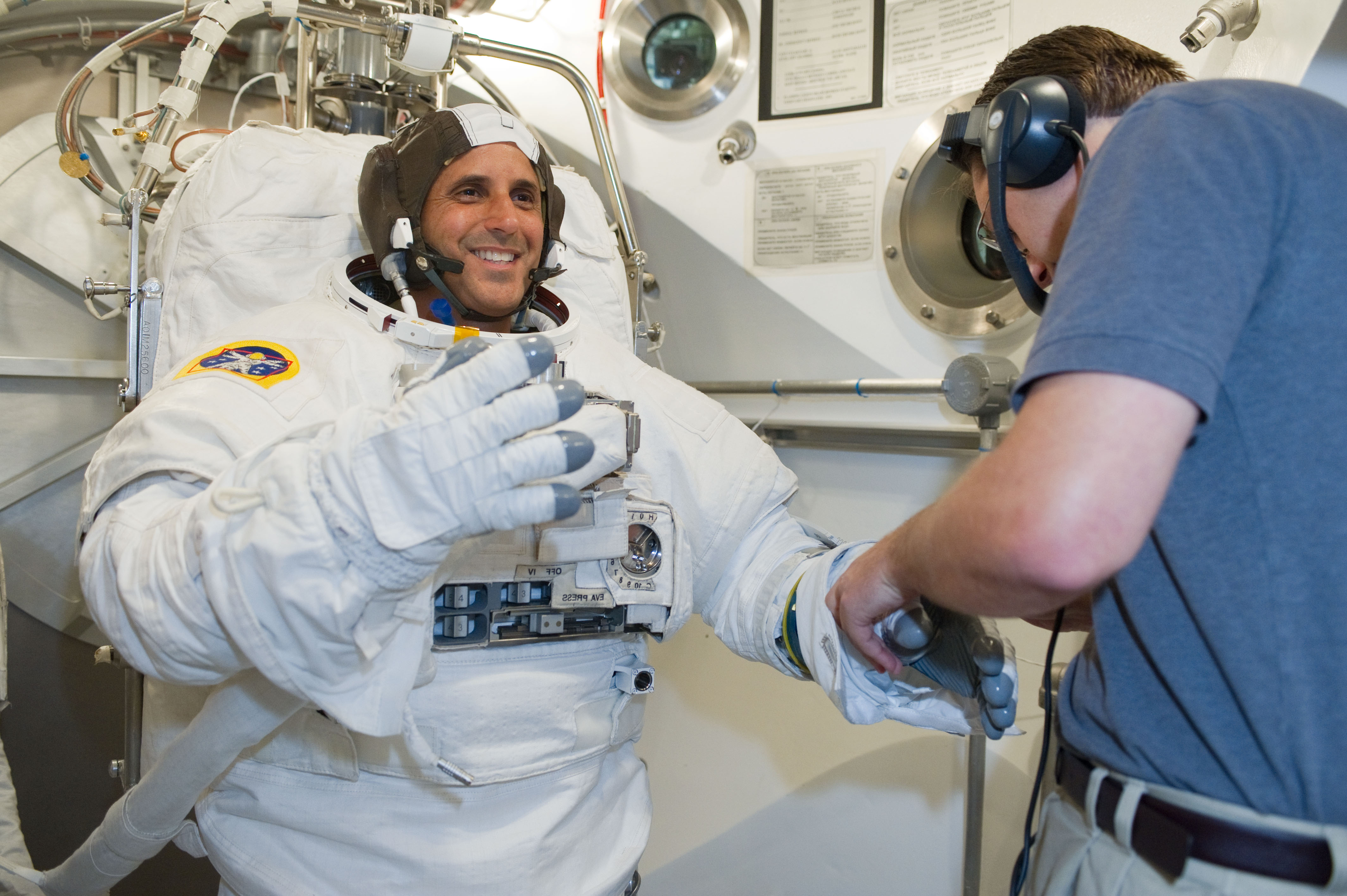 SSATA Crew Training in the SSATA Chamber