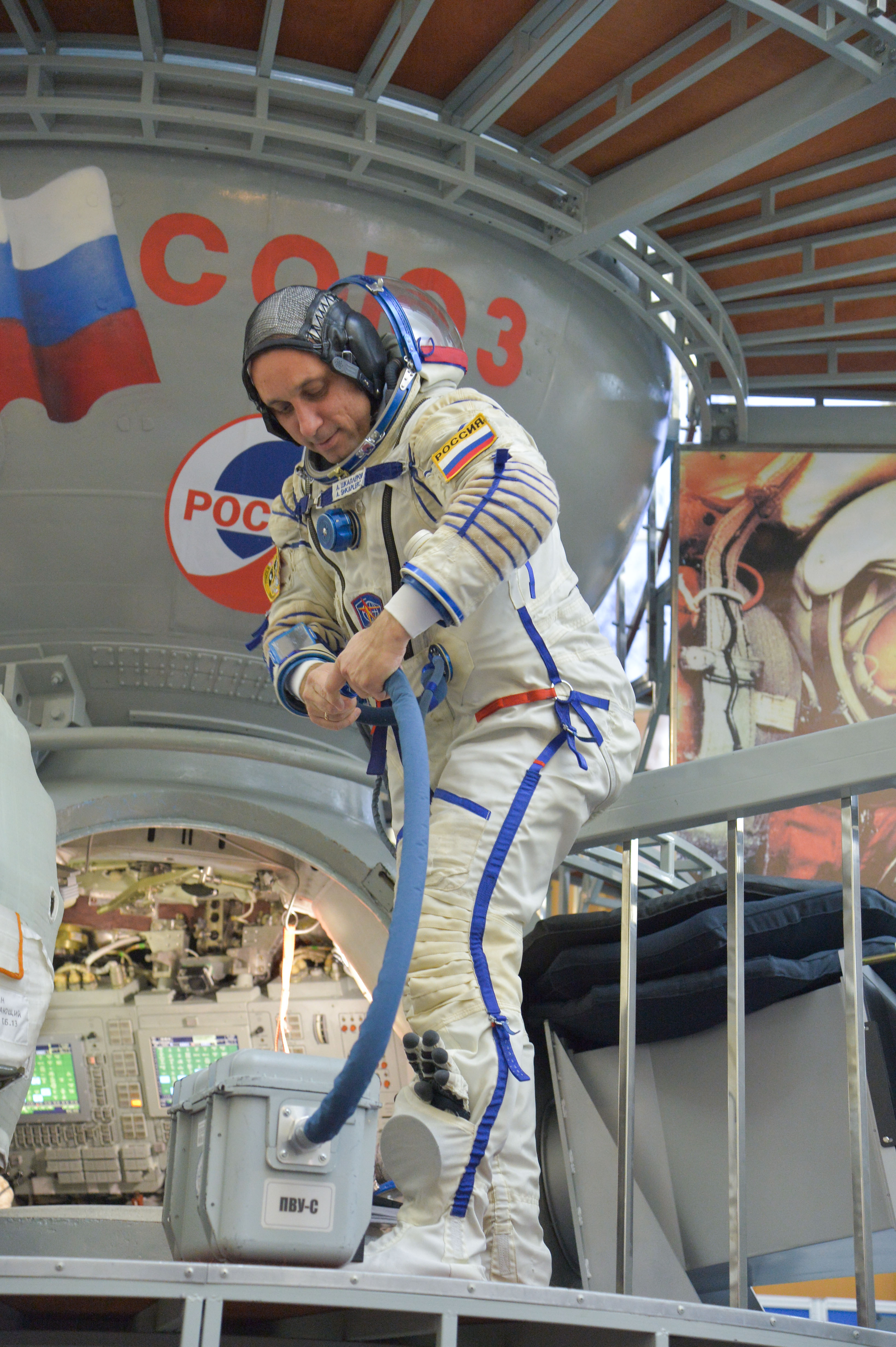 jsc2017e135211 - At the Gagarin Cosmonaut Training Center in Star City, Russia, Expedition 54-55 prime crewmember Anton Shkaplerov of the Russian Federal Space Agency (Roscosmos) disconnects a cooling system hose as he boards a Soyuz spacecraft simulator
