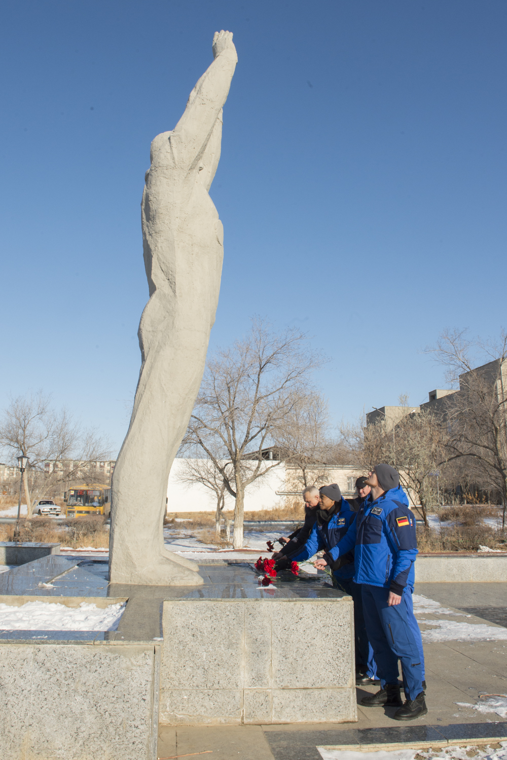 jsc2017e136942 - In the town of Baikonur, Kazakhstan, Expedition 54-55 backup crewmembers Jeanette Epps of NASA, Sergey Prokopyev of the Russian Federal Space Agency (Roscosmos) and Alexander Gerst of the European Space Agency lay flowers Dec. 6 at the sta