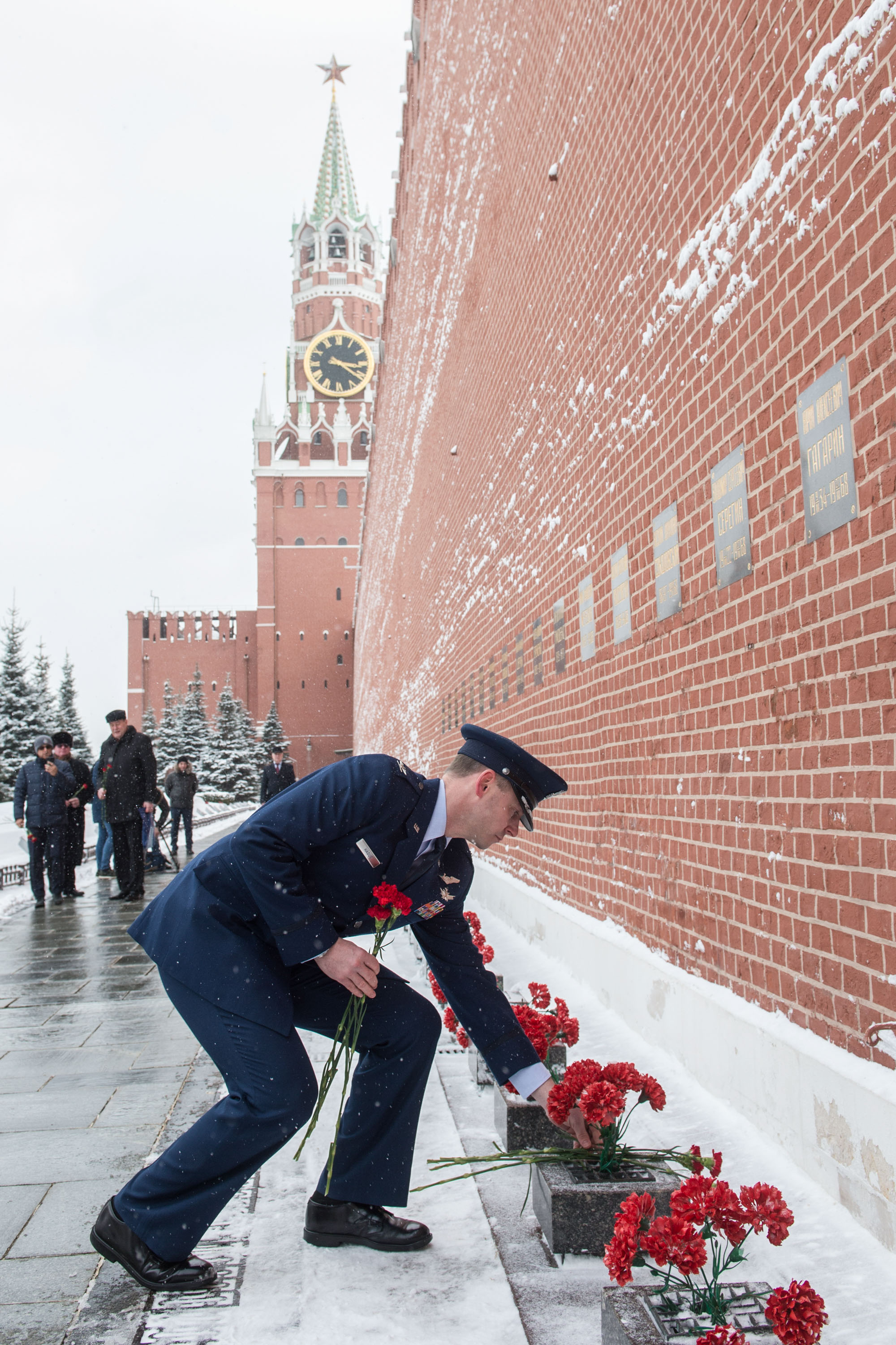 jsc2019e004435 - At the Kremlin Wall in Moscow, Expedition 59 crewmember Nick Hague of NASA lays flowers where Russian space icons are interred in traditional ceremonies Feb. 21. Hague, Alexey Ovchinin of Roscosmos and Christina Koch of NASA will launch M