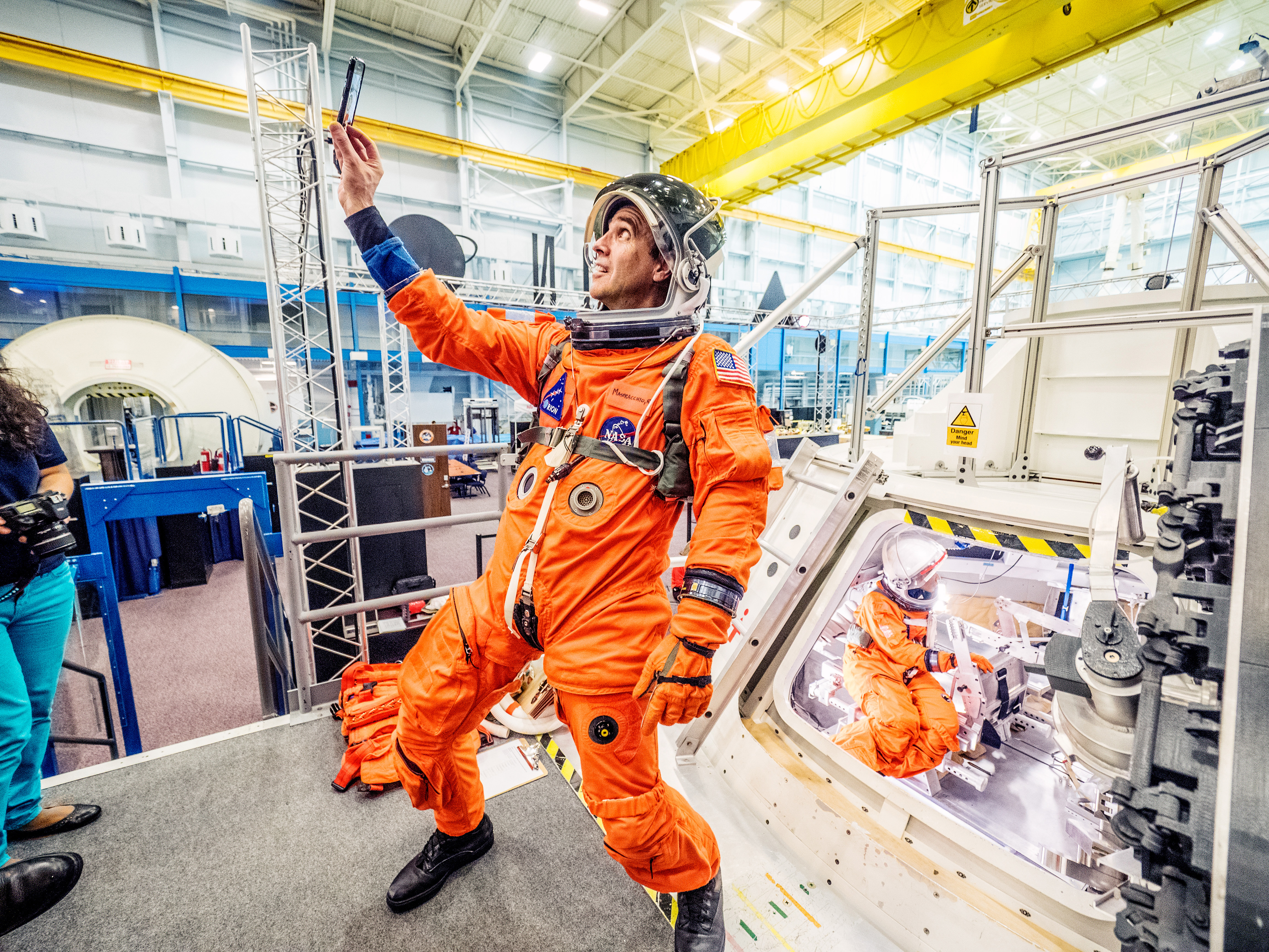 Orion docking hatch evaluation