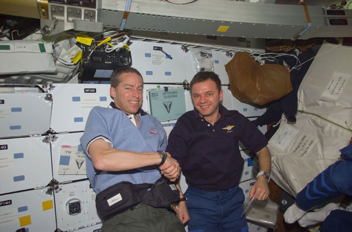 Wetherbee welcomes Gidzenko to the STS-102 crew