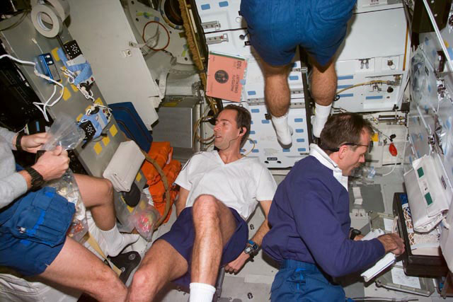 MS Clervoy exercises on middeck