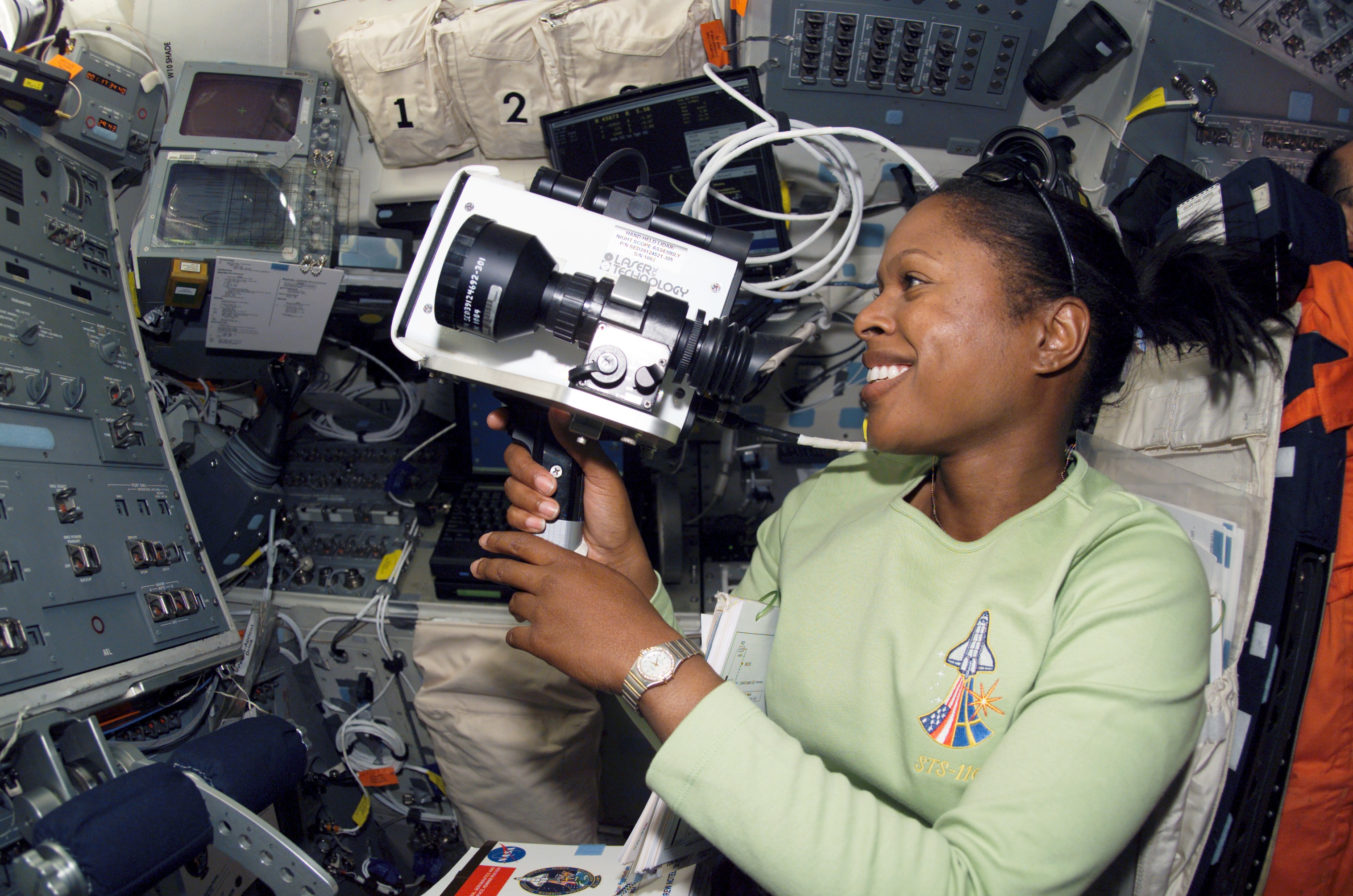 STS-116 MS Higginbotham uses Night Scope Assembly in the aft FD on Space Shuttle Discovery
