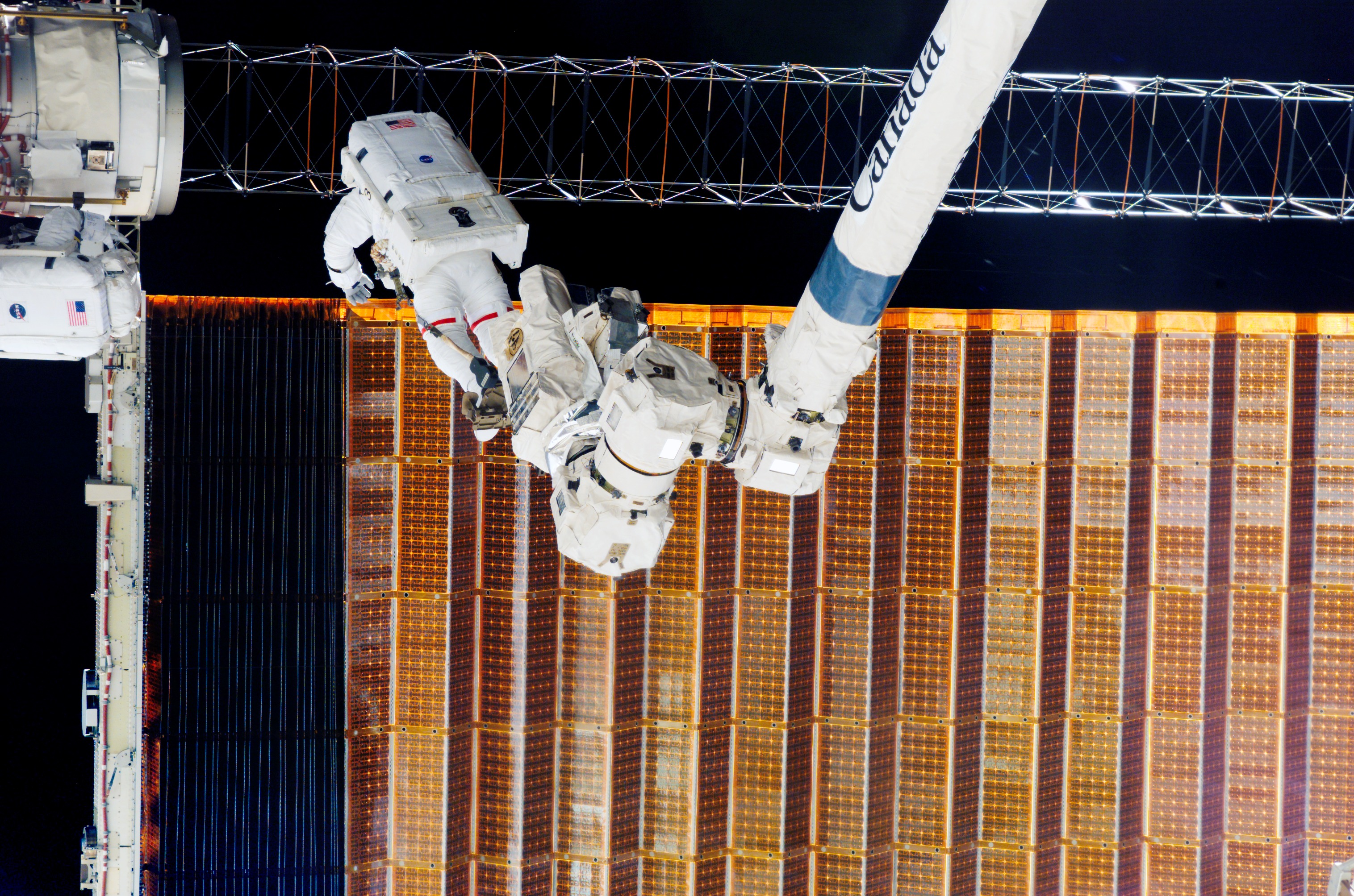 STS-116 MS Fuglesang and Curbeam during EVA-4