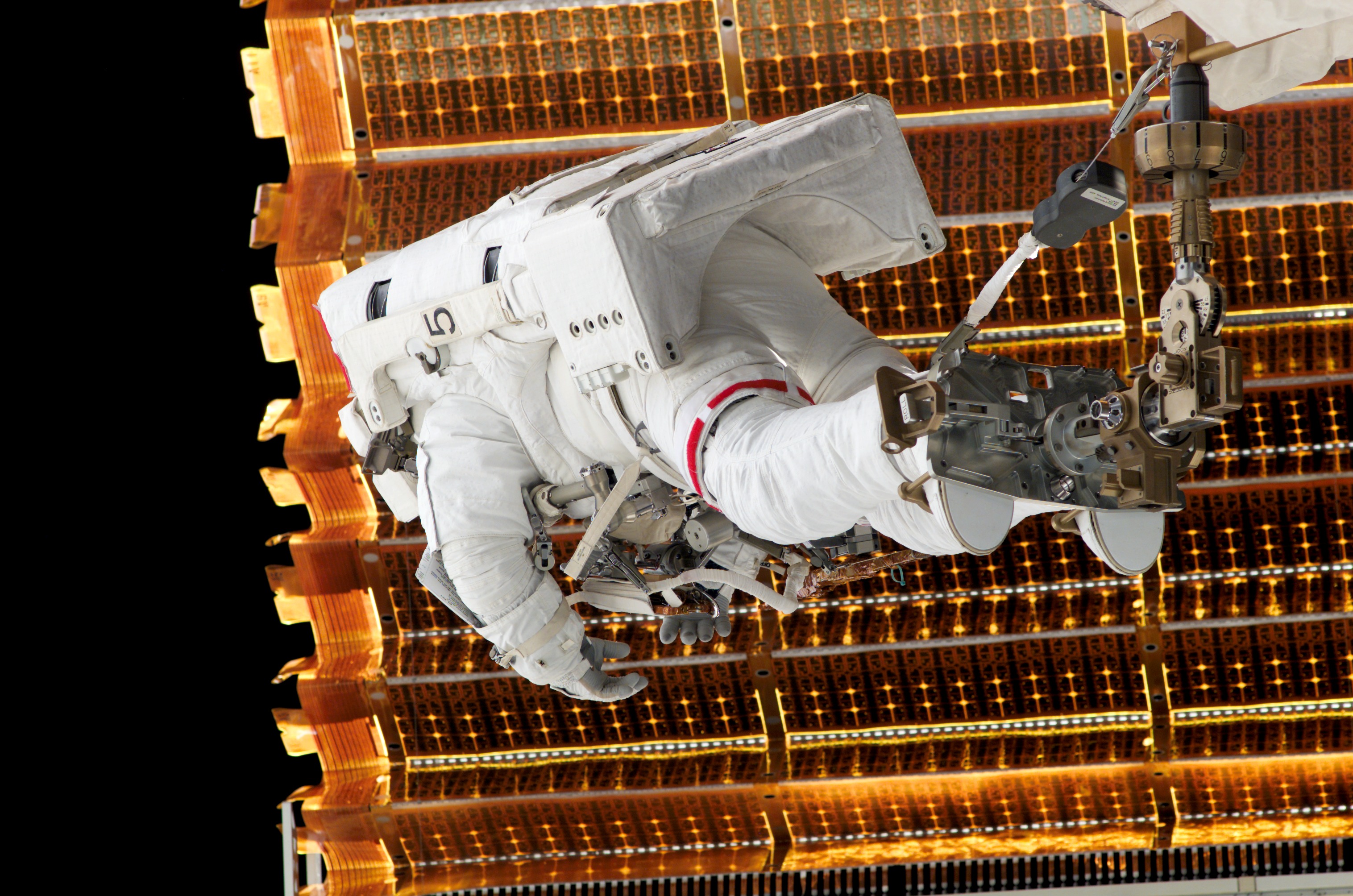 Forrester prepares to retract the P6 Truss STBD SAW during EVA 2