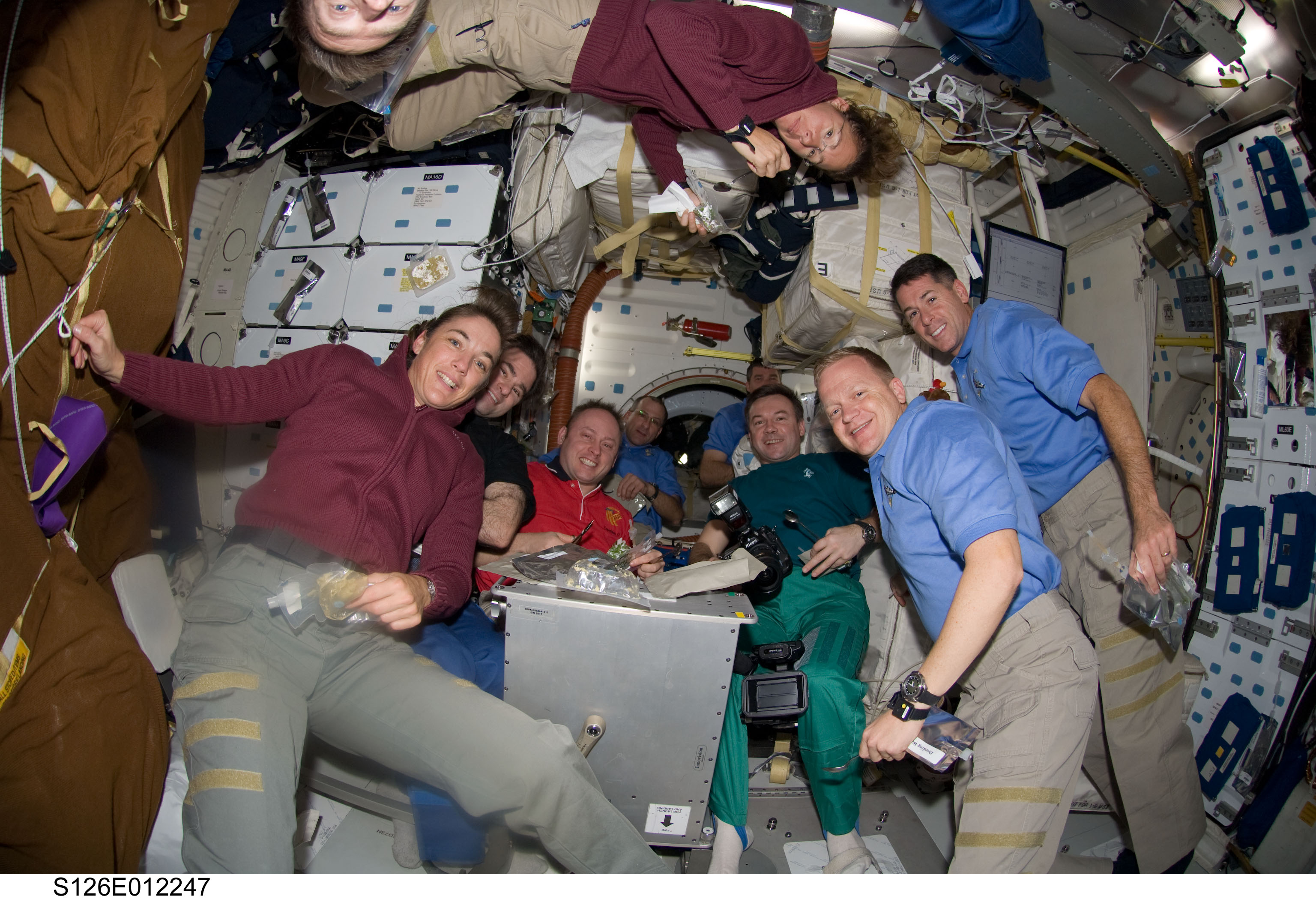 Crewmembers Share Thanksgiving Meal on MDDK