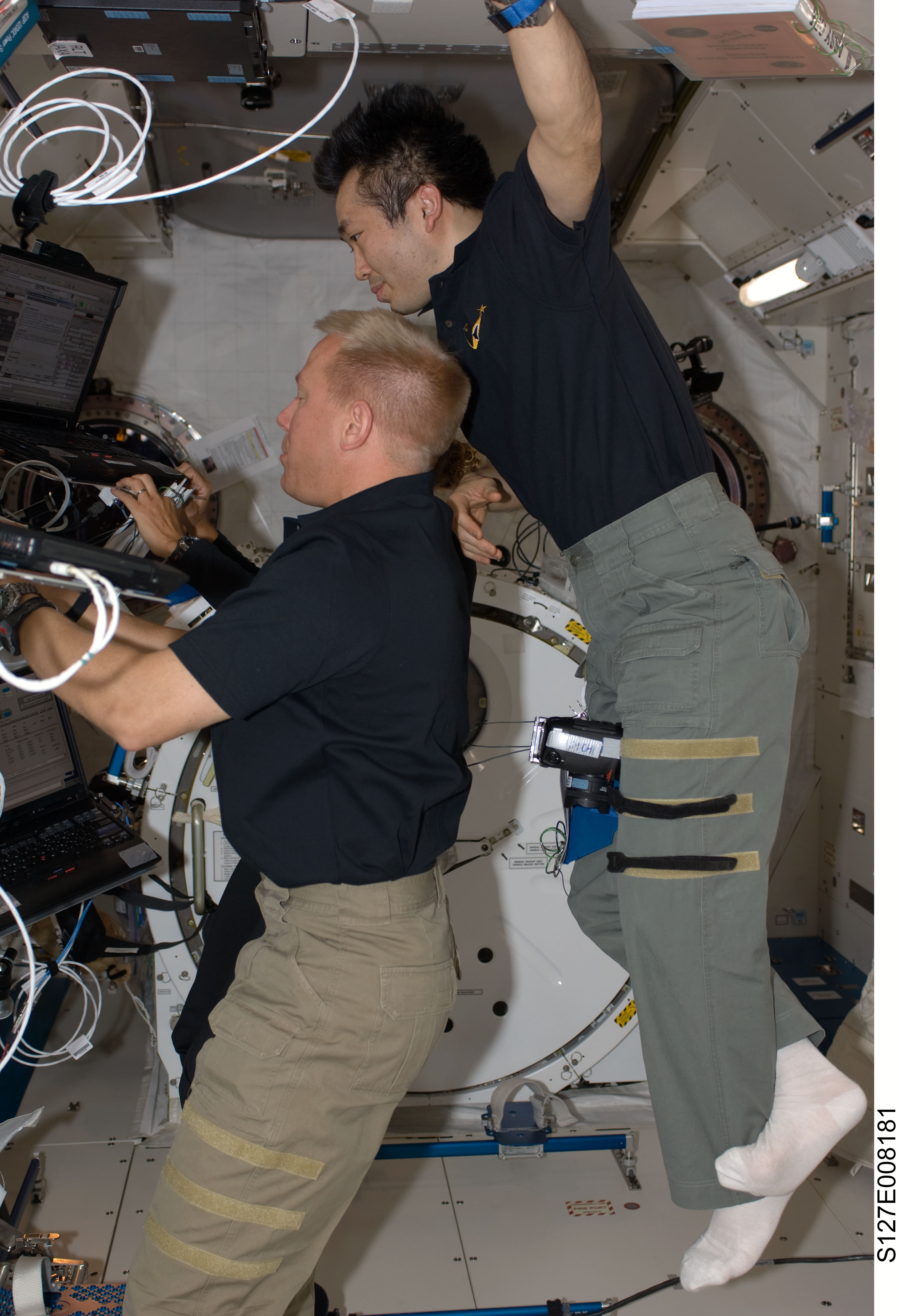 STS-127 and Expedition 20 Crewmembers at the JEMRMS during Joint Operations