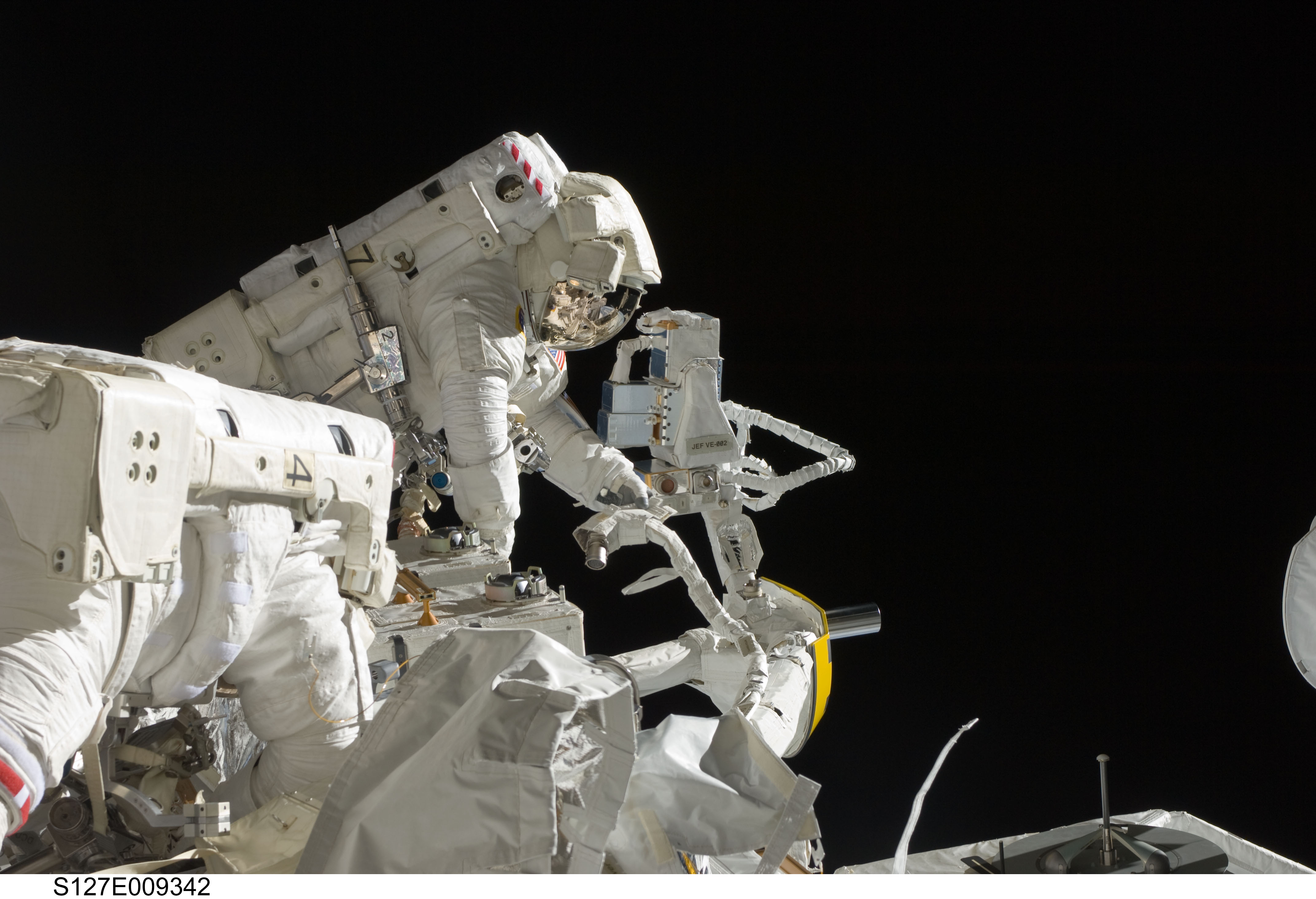Cassidy and Marshburn during EVA-5