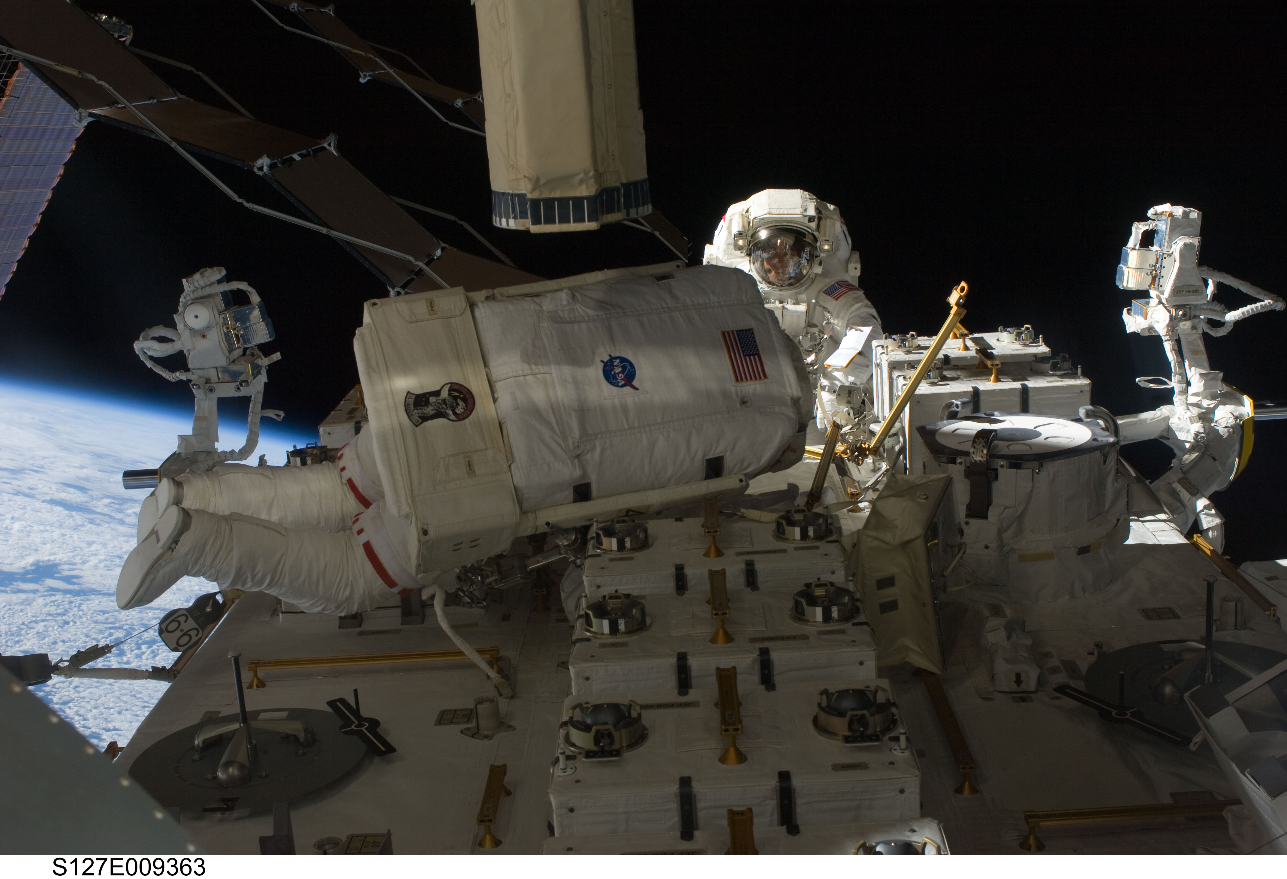 Cassidy and Marshburn during EVA-5