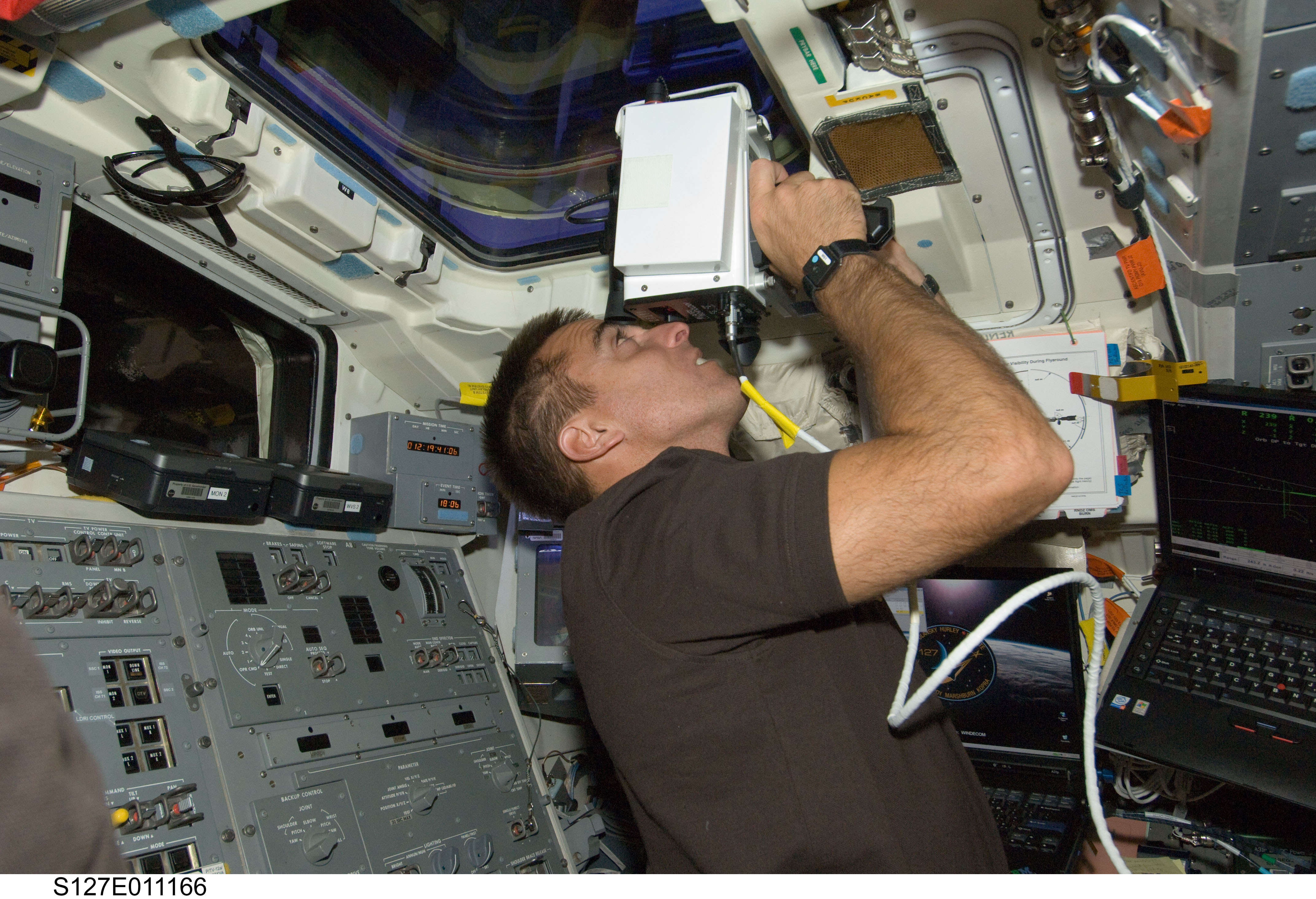 Cassidy uses laser range finder in the aft FD during Joint Operations