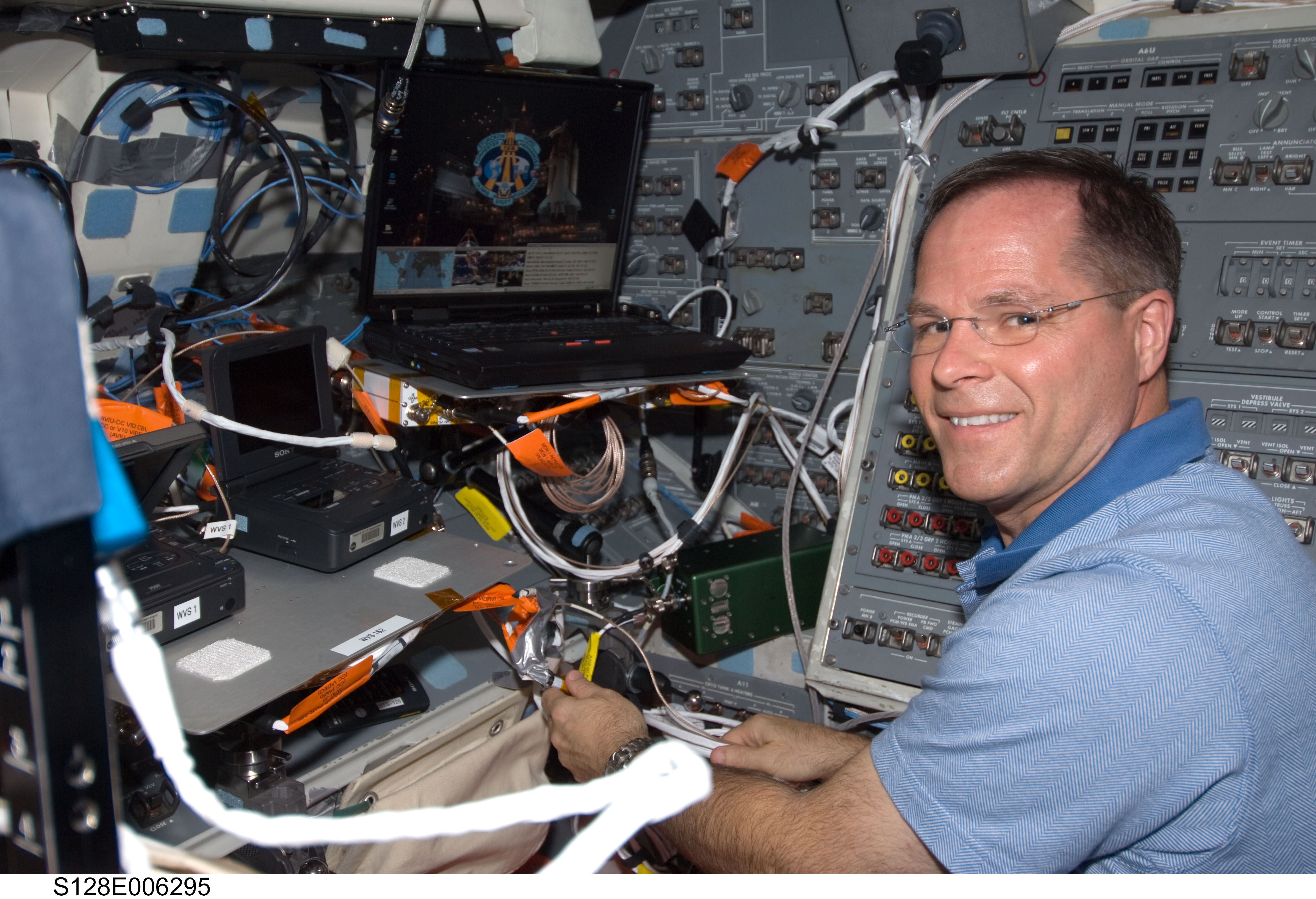 Ford on AFT Flight Deck (FD) during STS-128