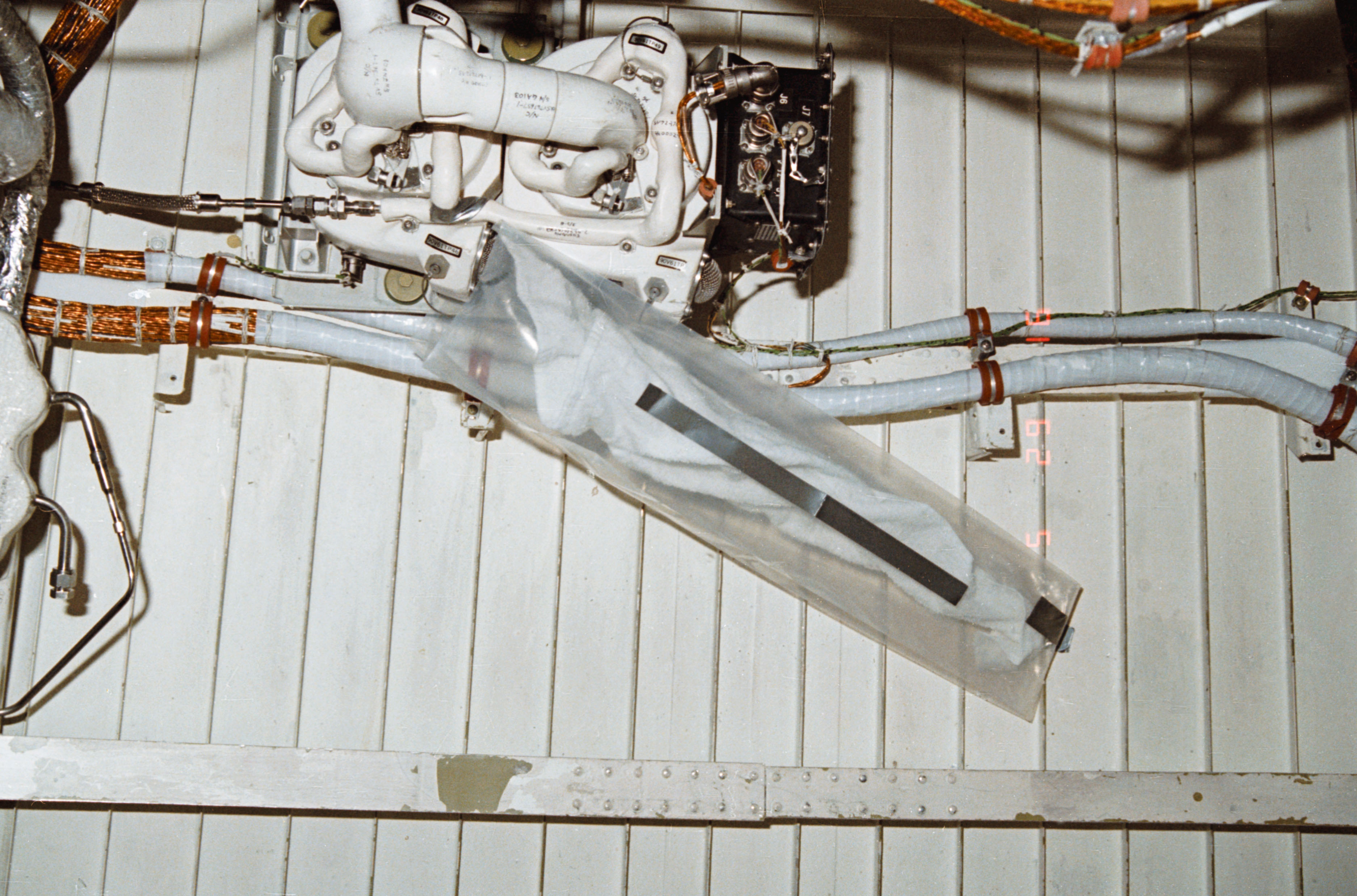 STS-32 OV-102 air revitalization system (ARS) humidity separator problem